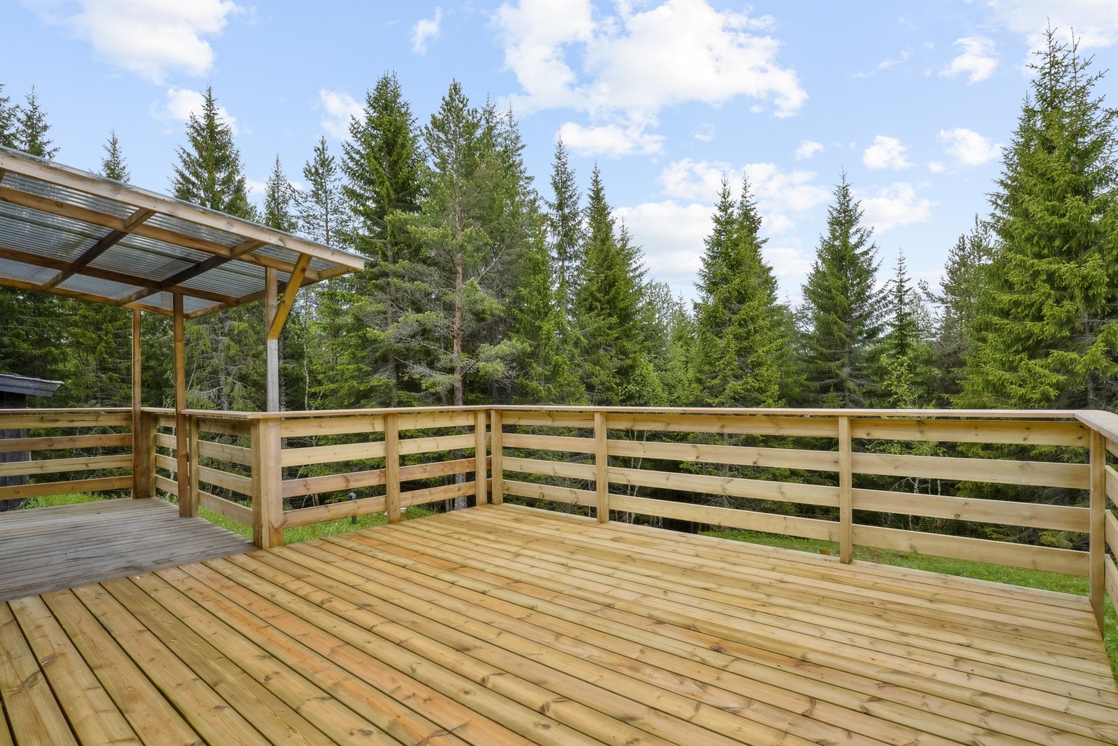 Det ble før sommeren i år satt opp ny terrasse. Galleribilde