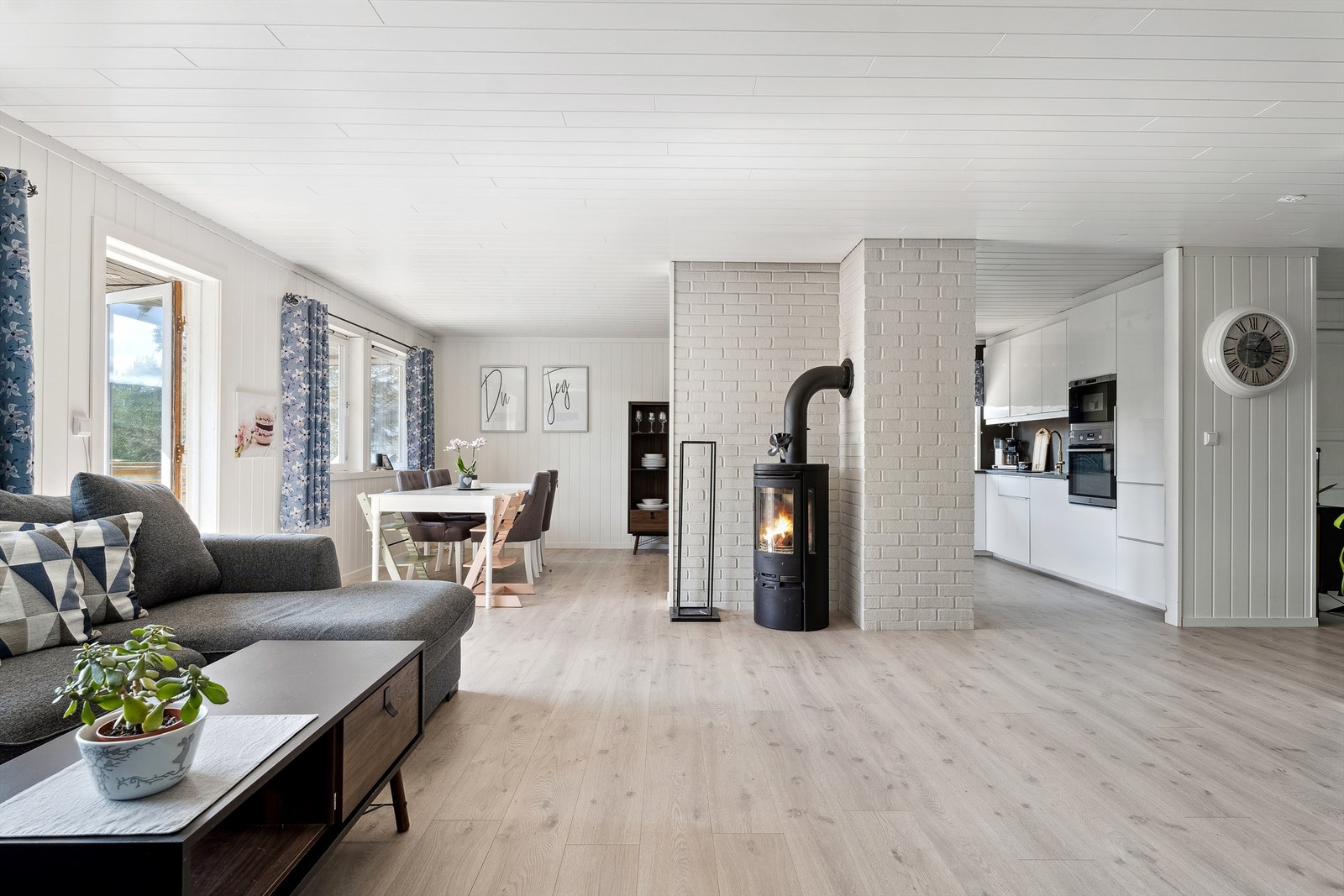 Velkommen til Øverbygdsvegen 619 - en pent oppgradert og innholdsrik enebolig. Galleribilde