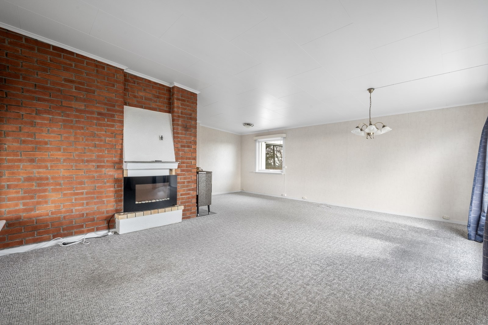 Stue med utgang til stor innglasset veranda. Galleribilde