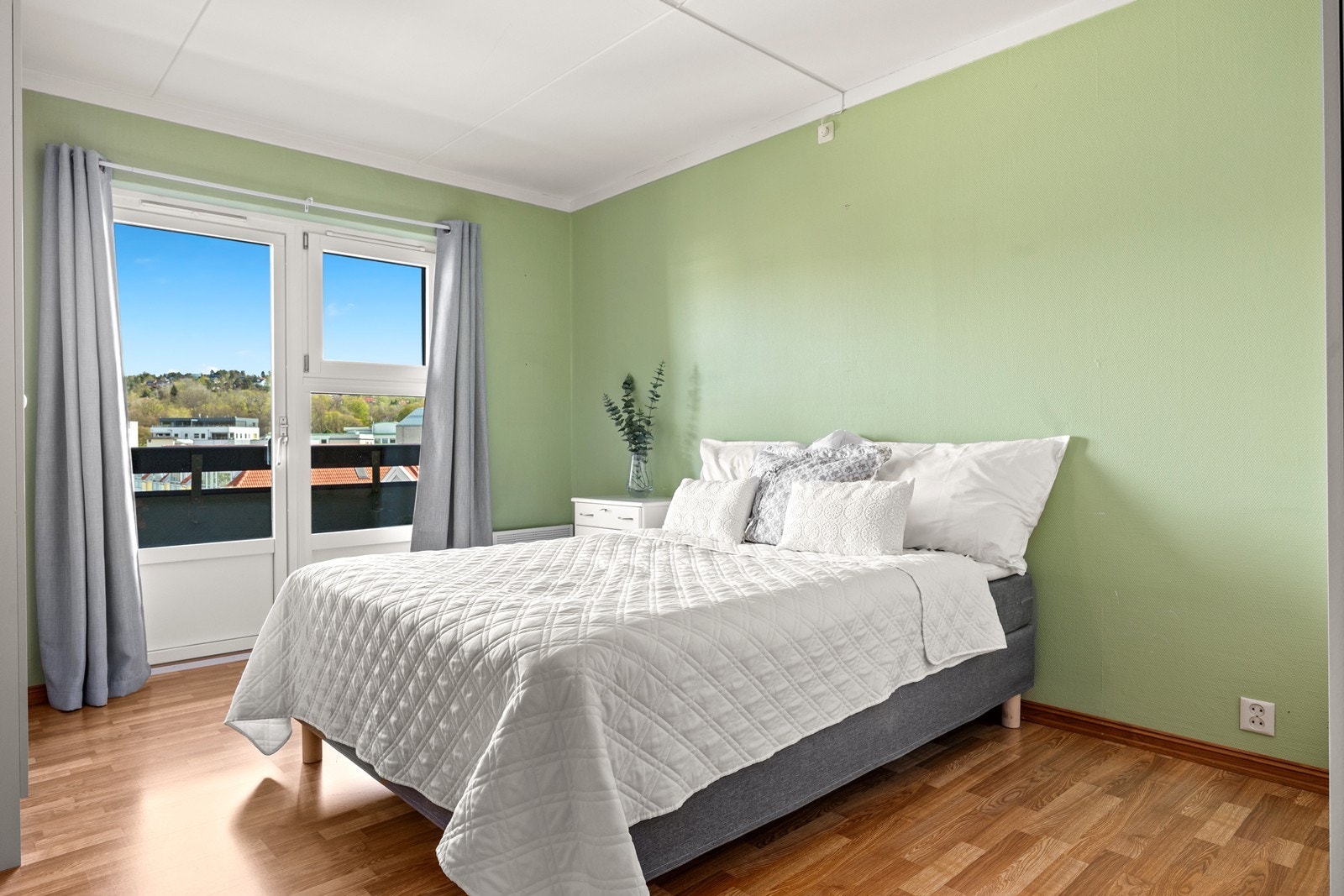 Hovedsoverommet tilbyr en komfortabel og avslappende atmosfære. Galleribilde