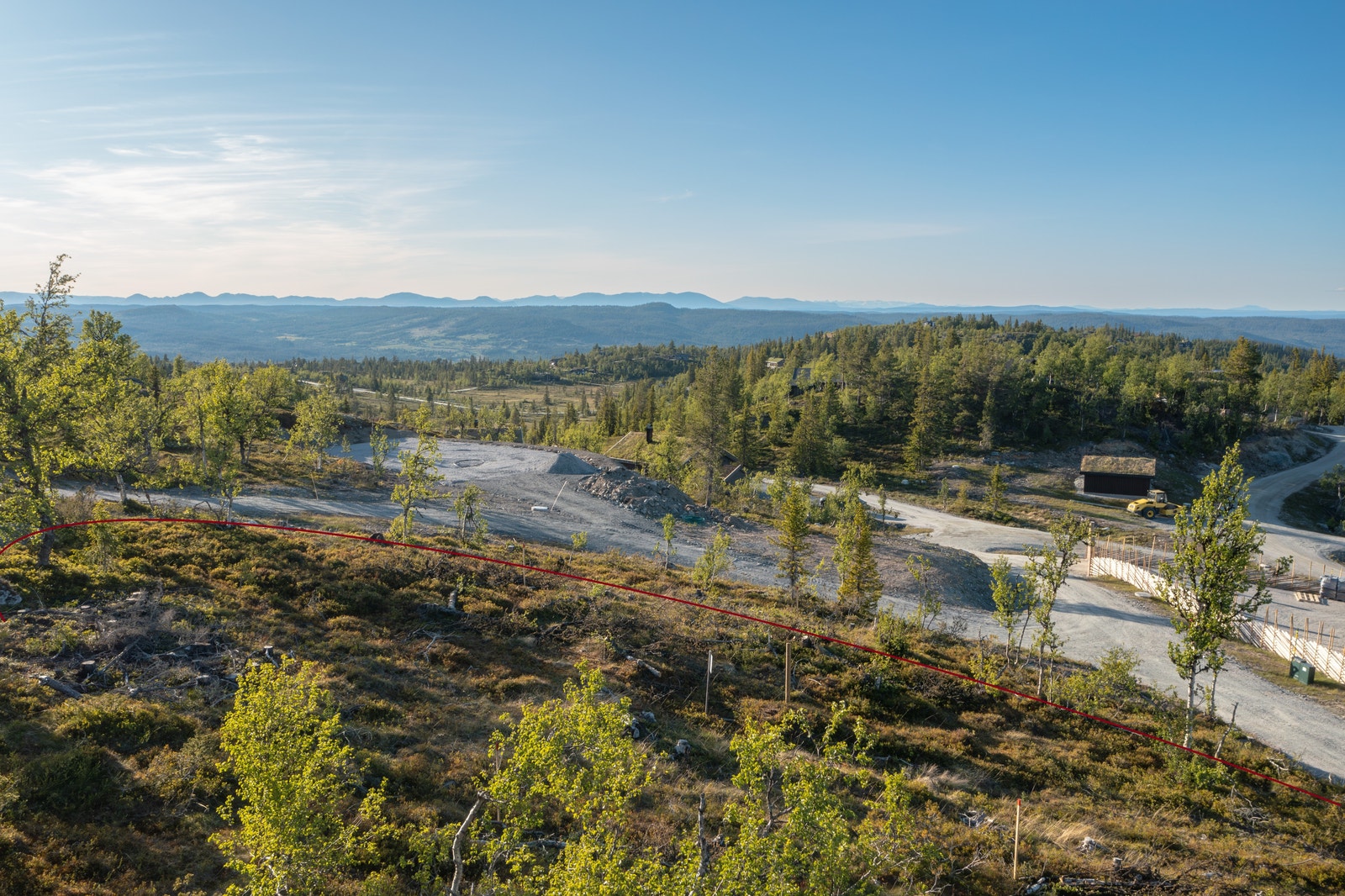 Tomt N9 ligger høyt og fritt til med en fantastisk utsikt som må oppleves Galleribilde