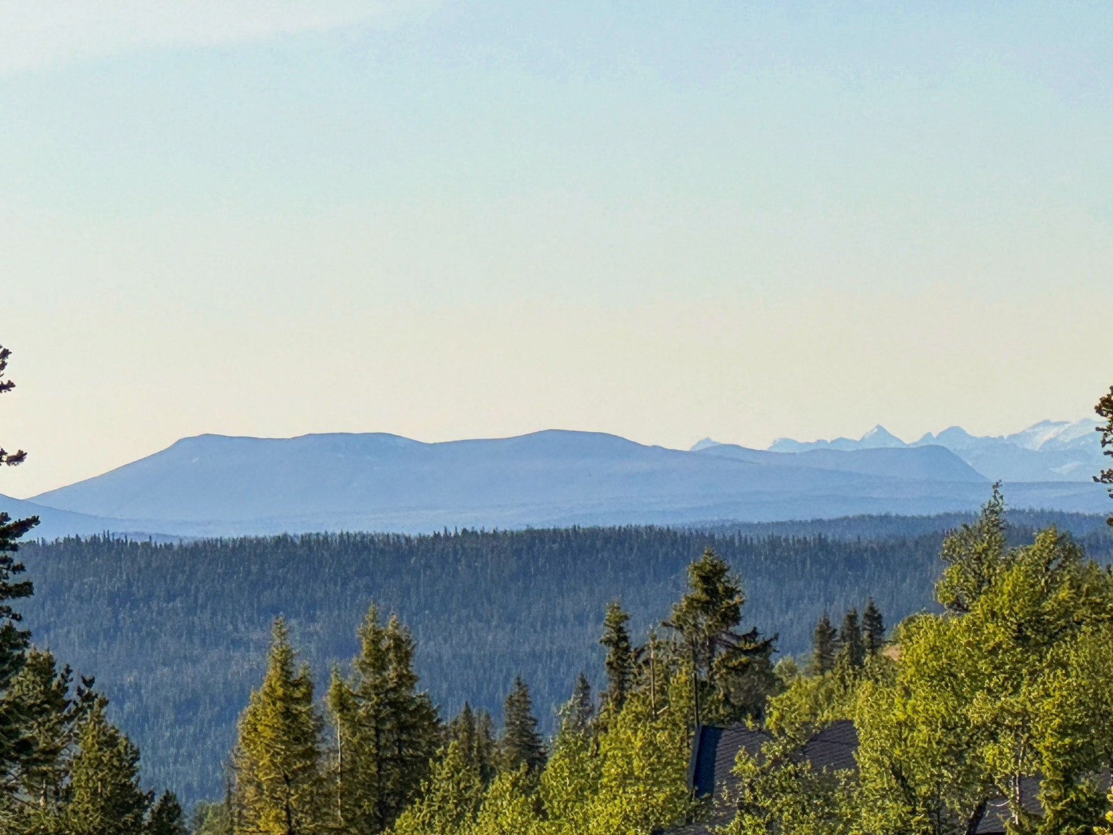 På klare dager ser du til og med Jotunheimen Galleribilde