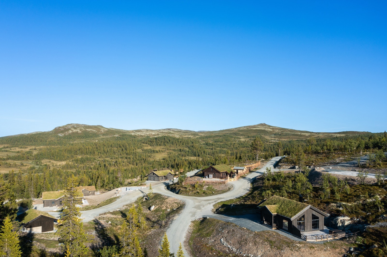 Timmermannsstølen ligger som siste bebyggelse før uberørt natur mot høyfjellet Galleribilde