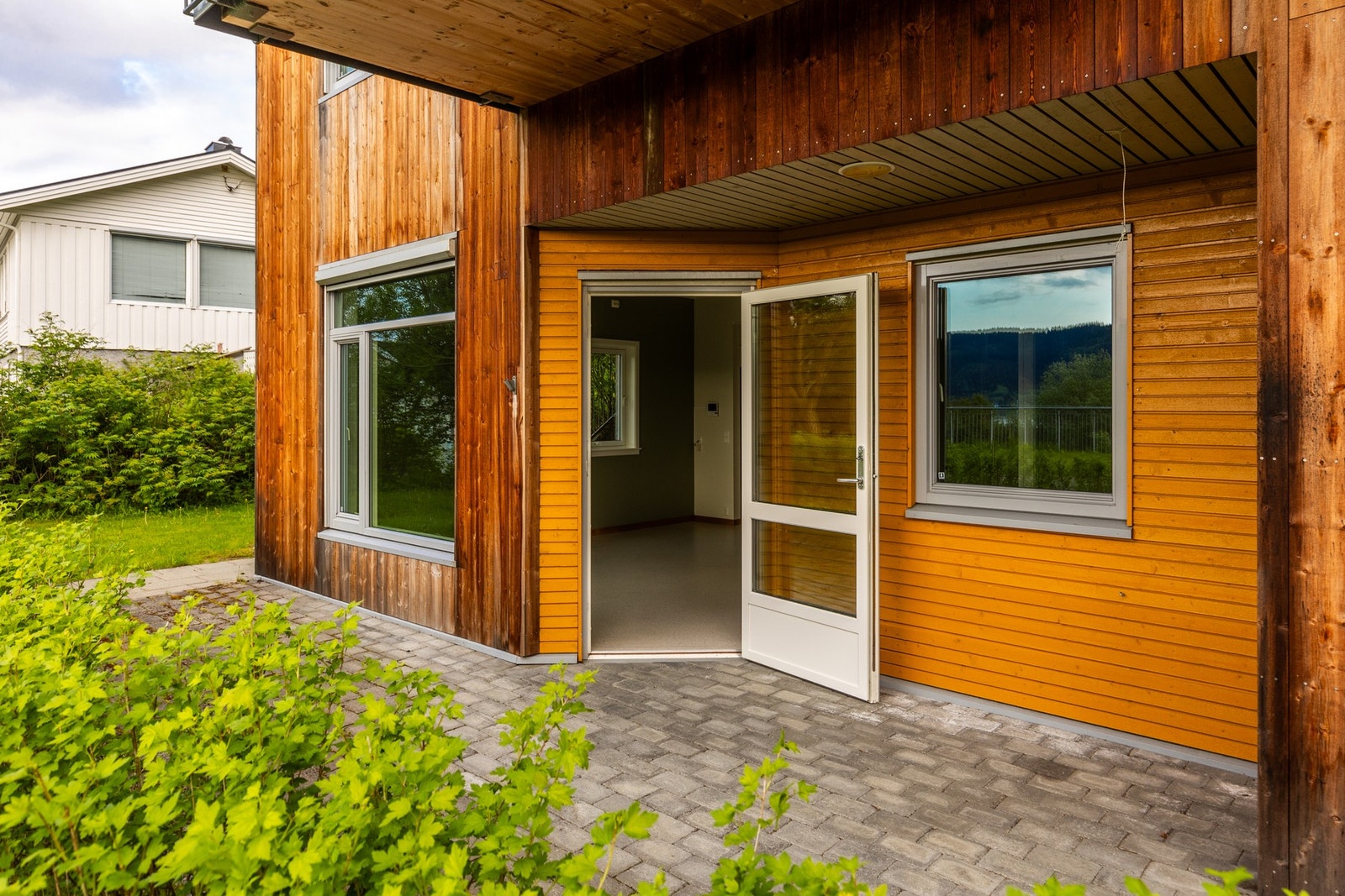 Leiligheten ligger på hjørnet av bygget og har lite innsyn Galleribilde