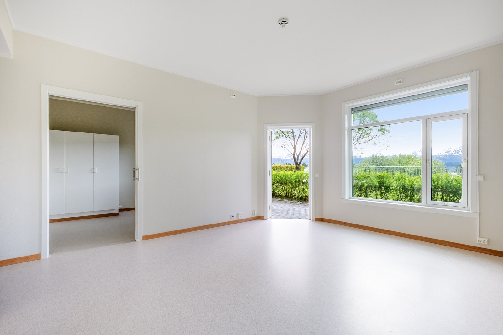 Fra stuen er det utgang til felles uteområde Galleribilde