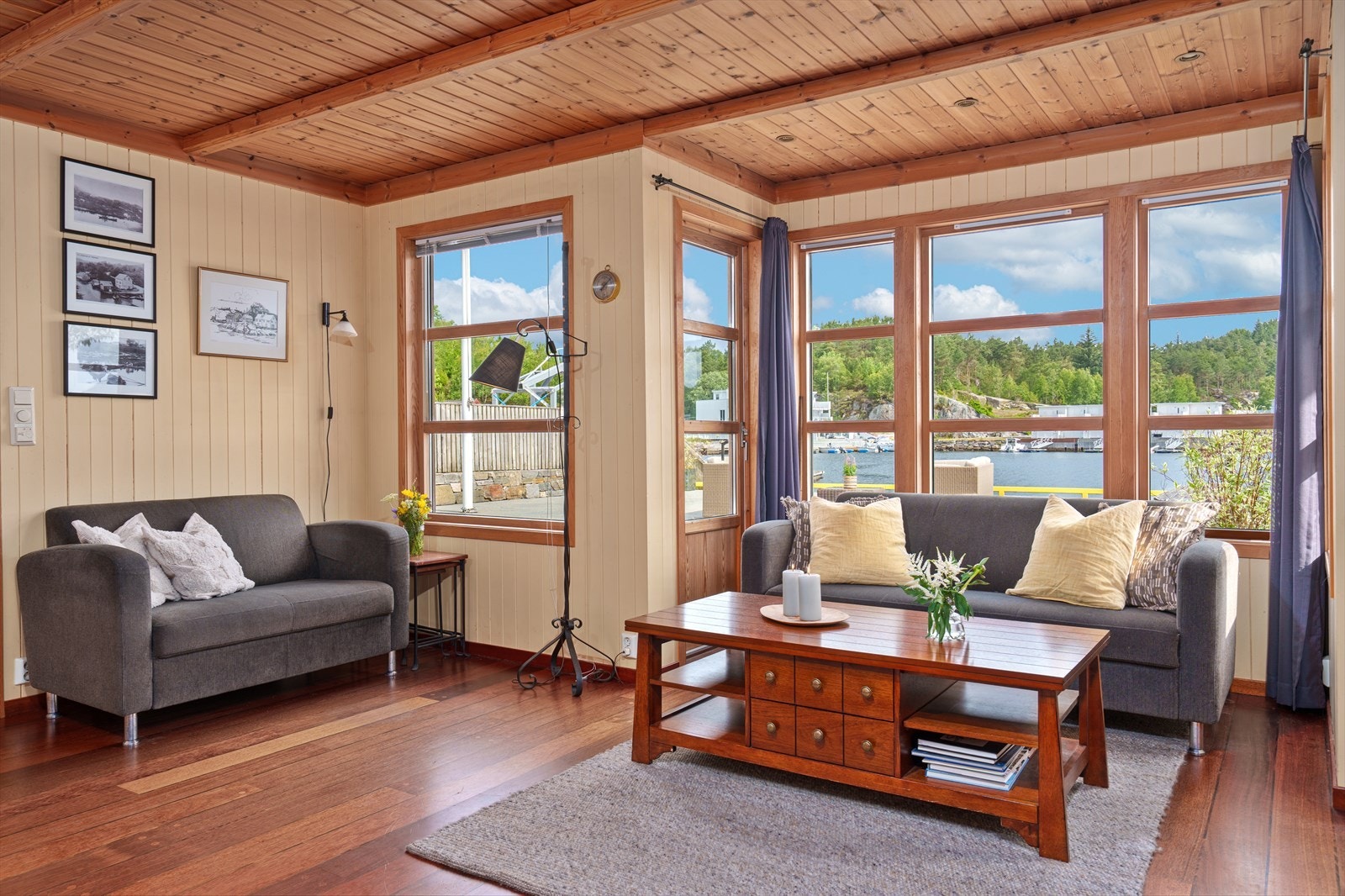 Fritidseiendom i sjøkanten Galleribilde