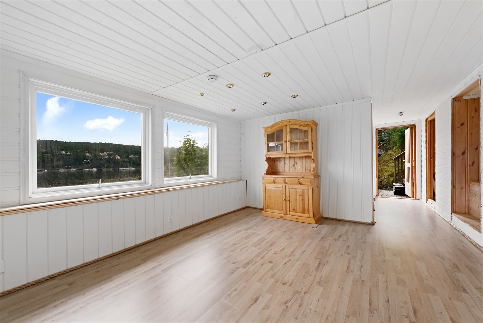 Underetasje med soverom, kjellerstue og bod/hems Galleribilde