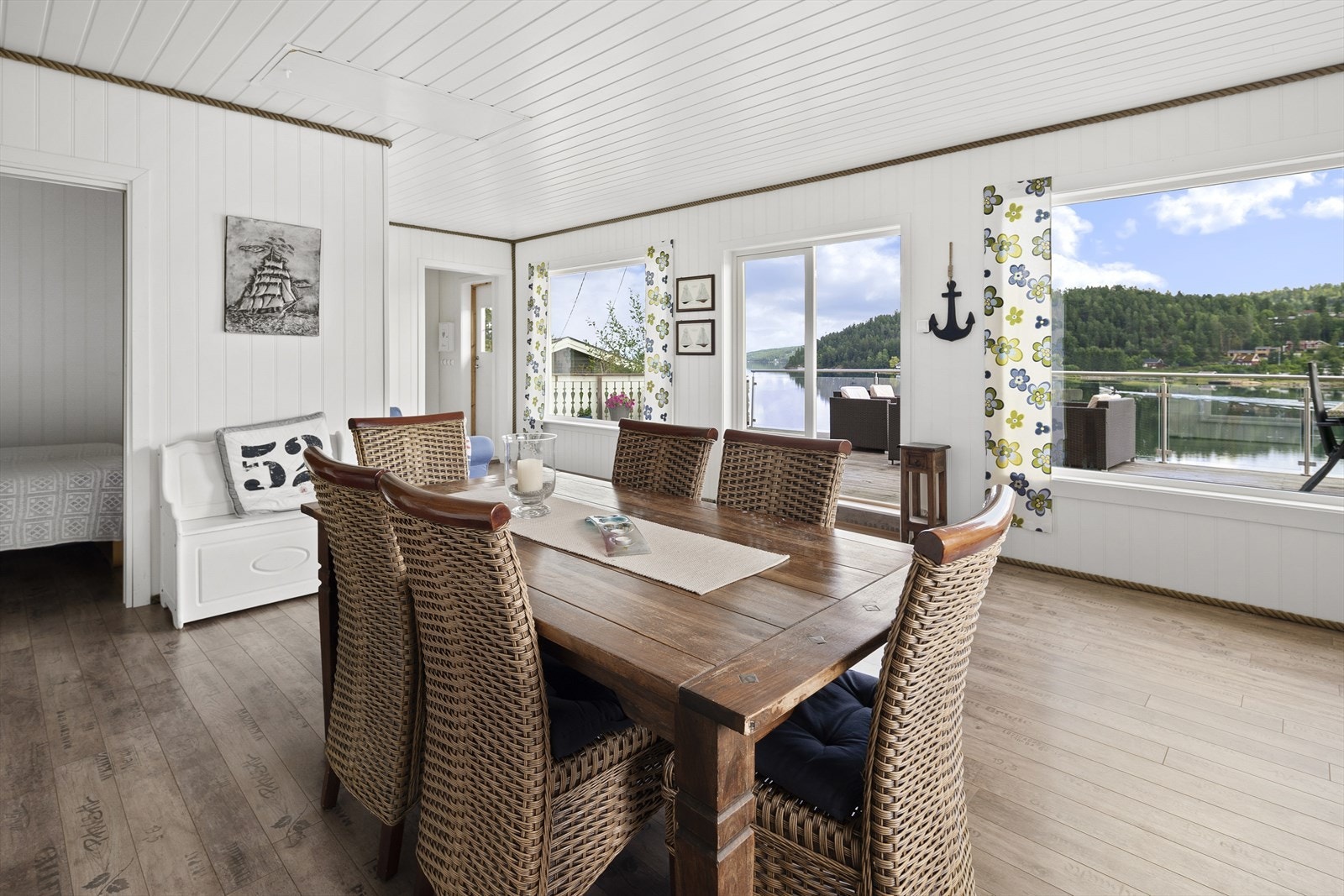 Åpen løsning med kjøkken, stue/spisestue Galleribilde