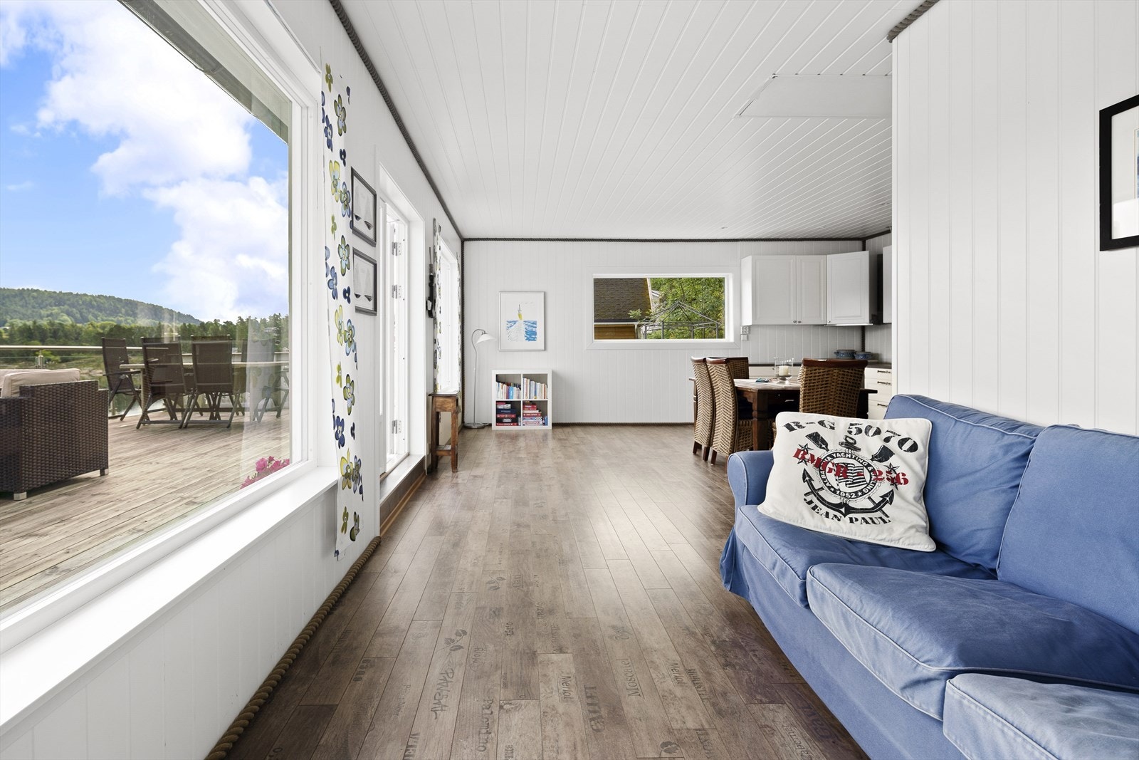 Åpen løsning med kjøkken, stue/spisestue Galleribilde