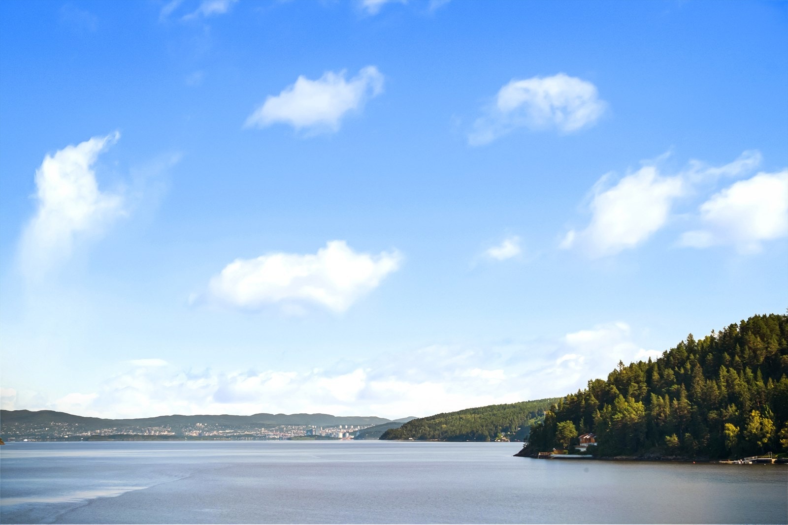 Nydelig utsikt over fjorden og helt inn mot Oslo. Galleribilde