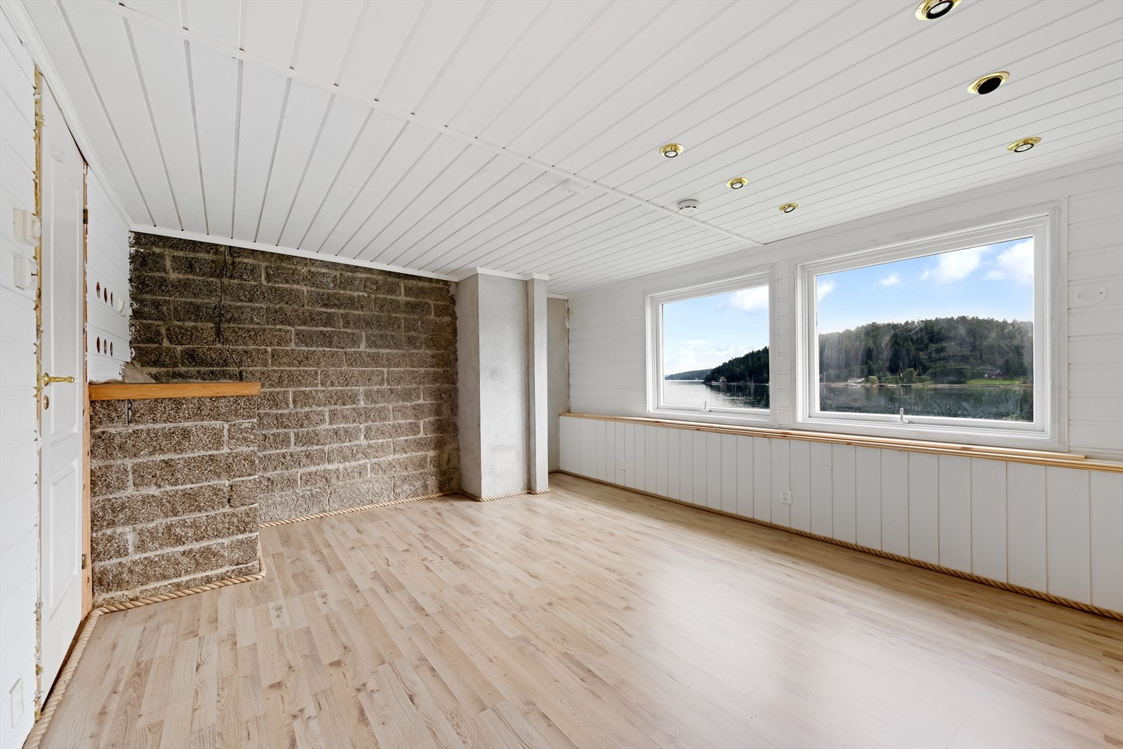 Underetasje med soverom, kjellerstue og bod/hems Galleribilde