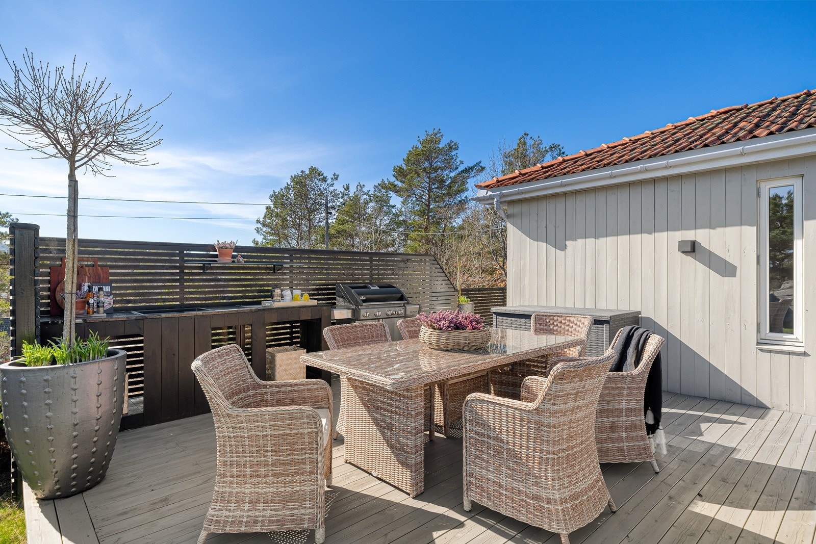 Terrasse med utekjøkken. Galleribilde