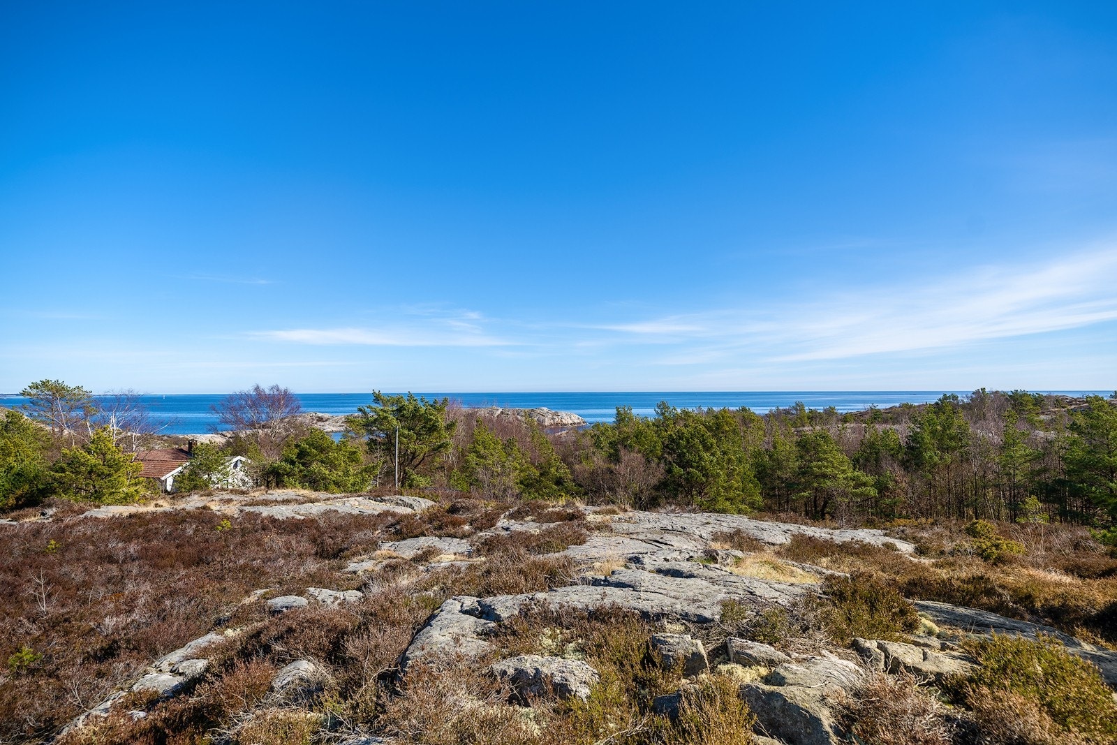 Kort vei til båtplass og badeplasser. Galleribilde