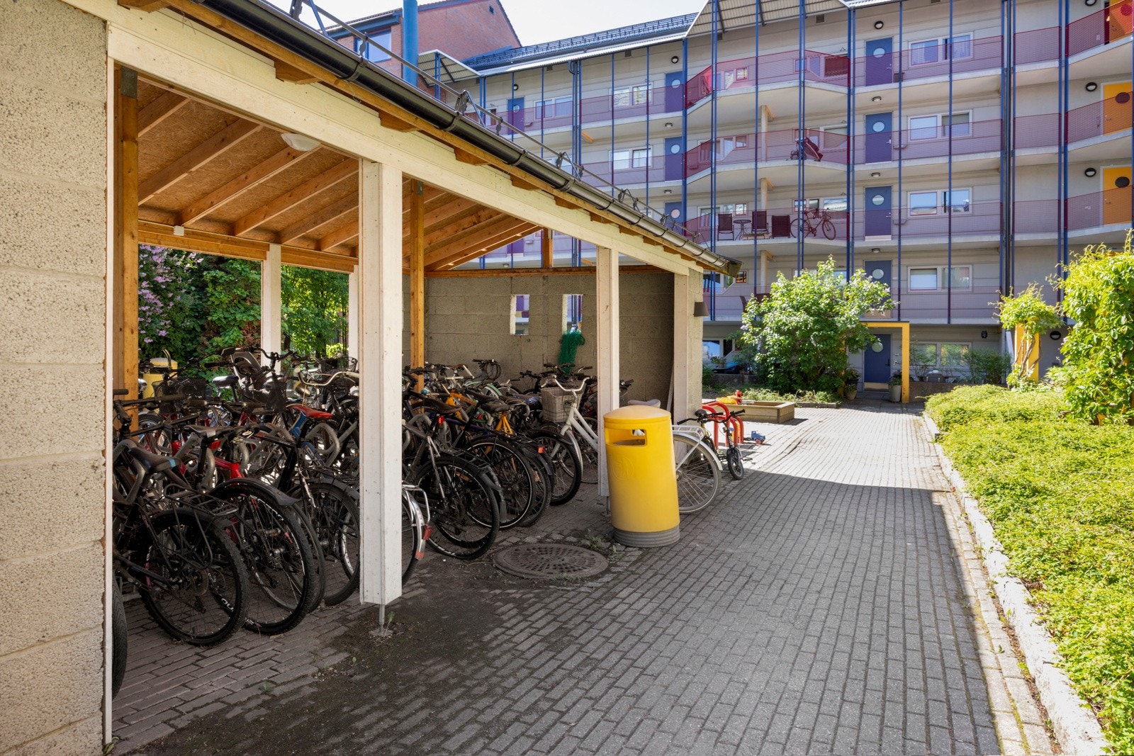 Felles sykkelparkeing. Galleribilde