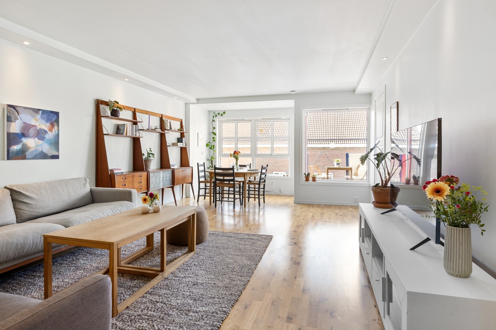 Leiligheten ligger fint til i byggets 5.etasje med heisadkomst. Galleribilde