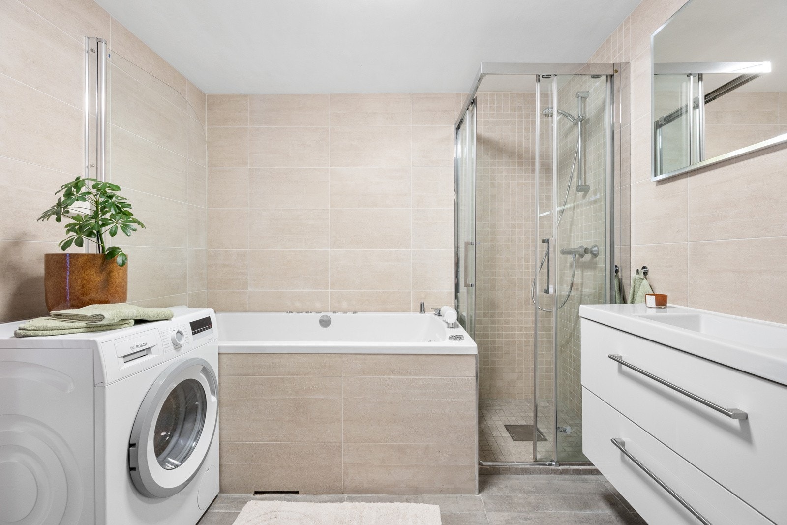 Badet har opplegg for vaskemaskin. Galleribilde