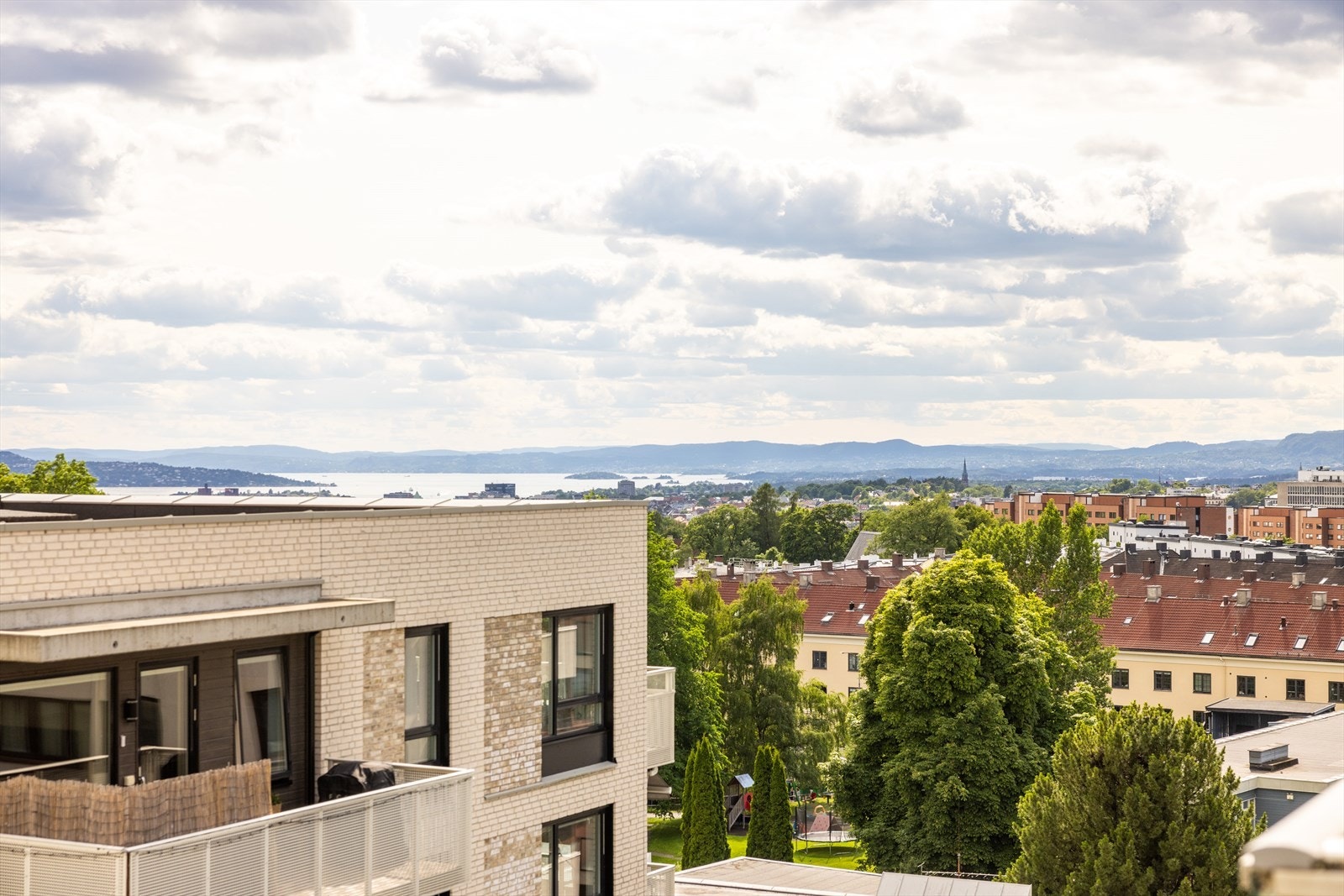 Med sine gode solforhold er dette et utmerket sted å nyte solrike dager og en fantastisk utsikt mot Oslofjorden. Galleribilde