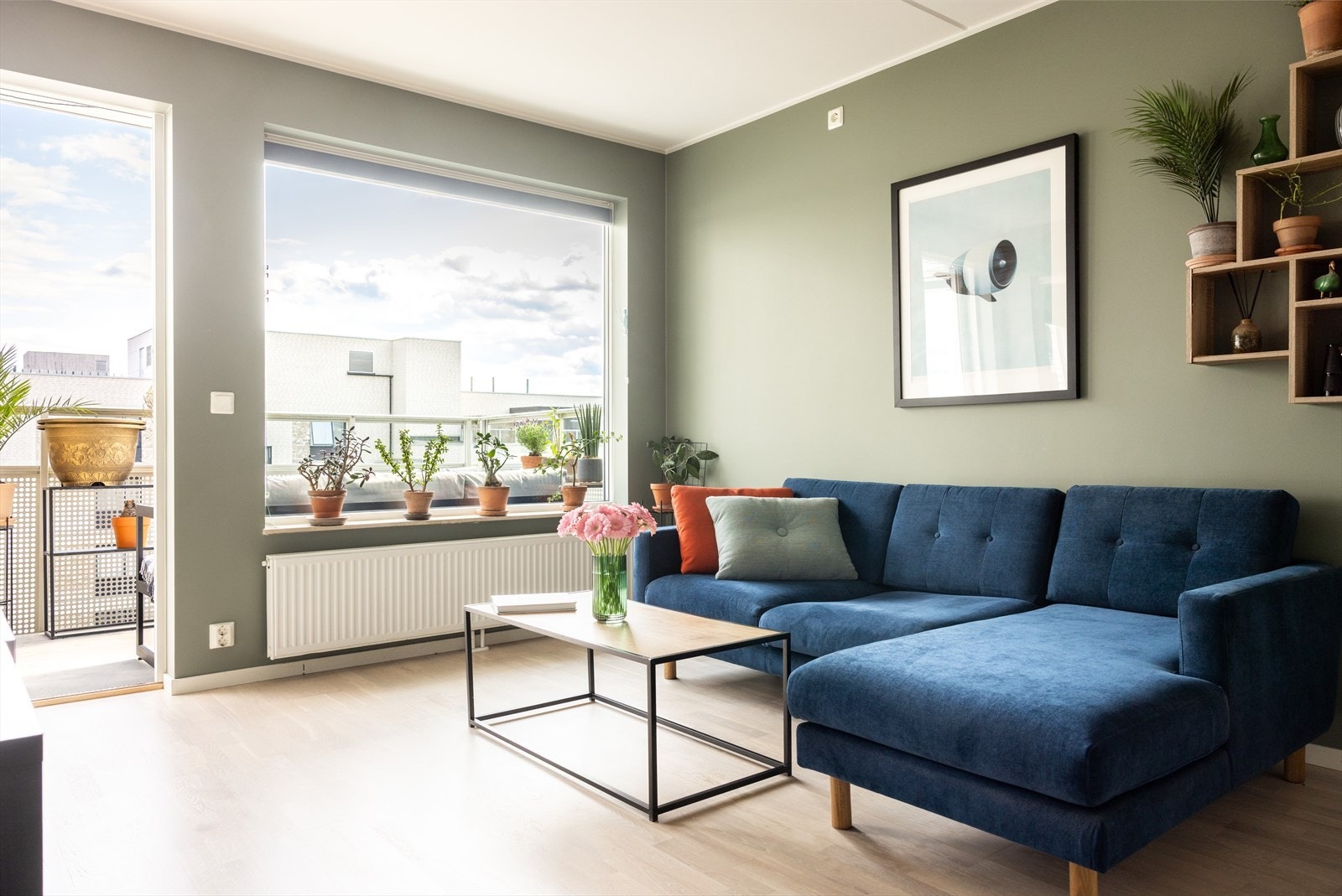 En moderne og lys 2-roms leilighet med solrik balkong og attraktiv beliggenhet på populære Grefsen Stasjonsby. Galleribilde