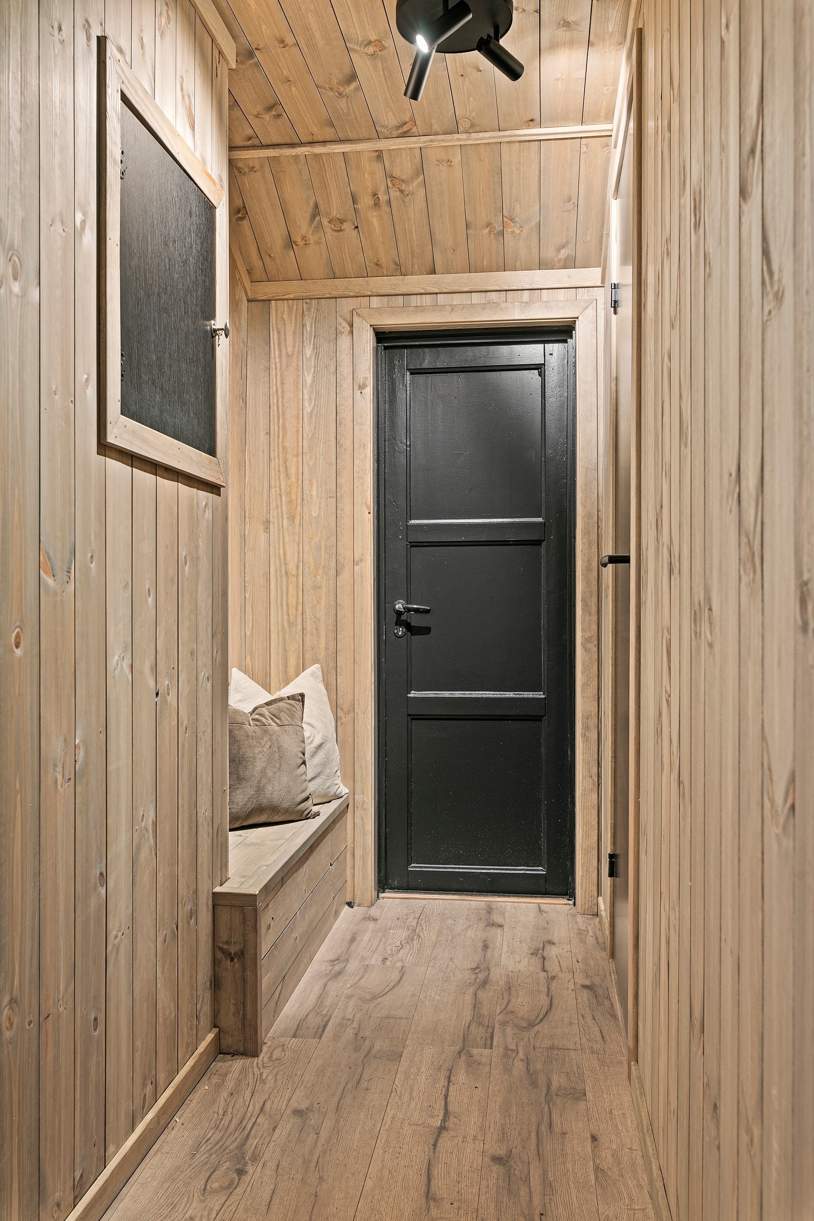 Inngangsparti med sitteplass Galleribilde