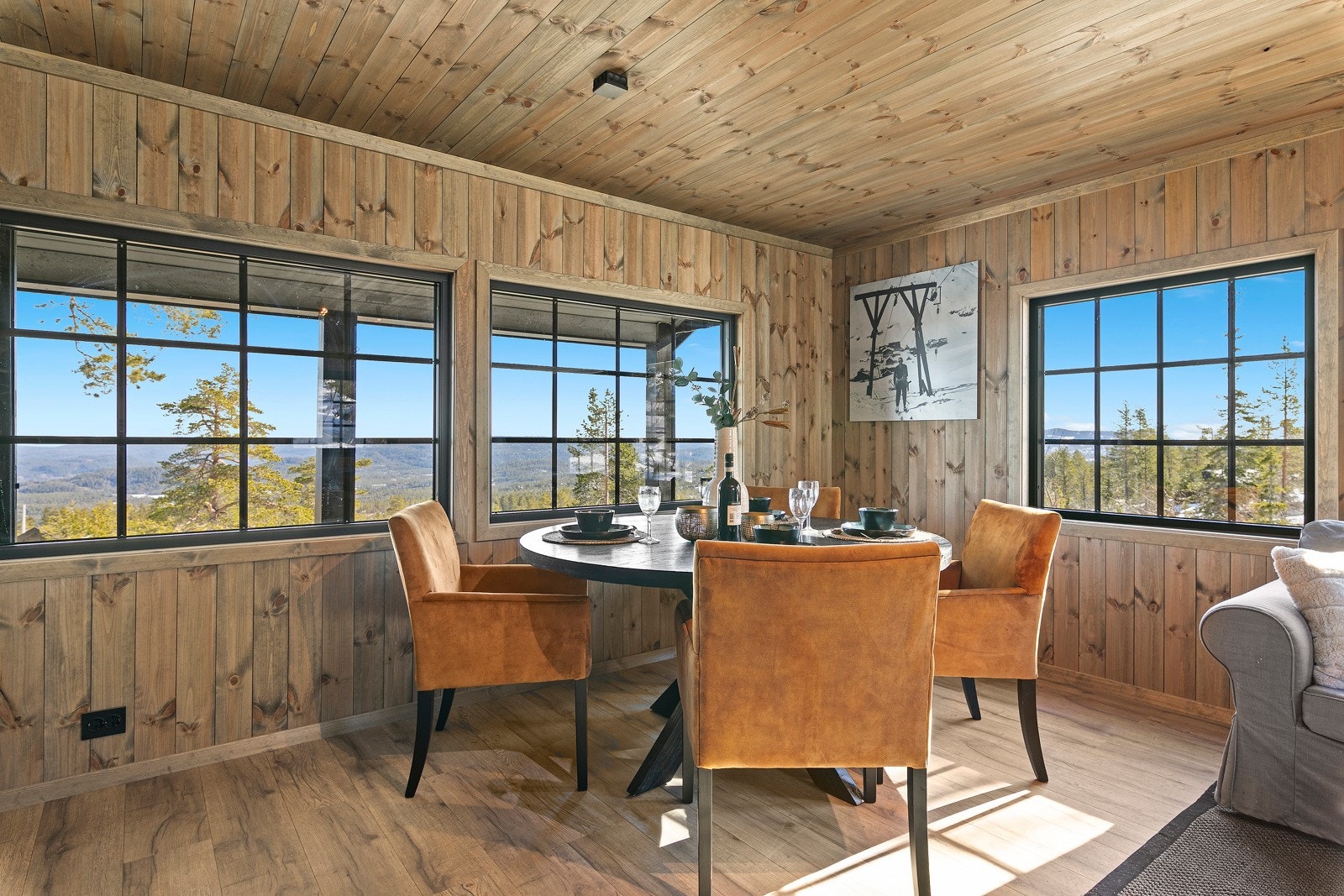 Nyt den flotte utsikten - uansett årstid over et godt måltid med familie eller venner Galleribilde