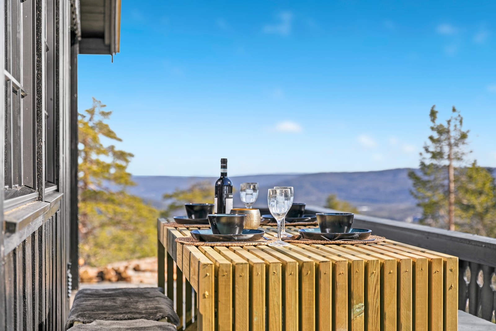 Dette er en flott hytte med fantastisk utsikt og gode solforhold Galleribilde