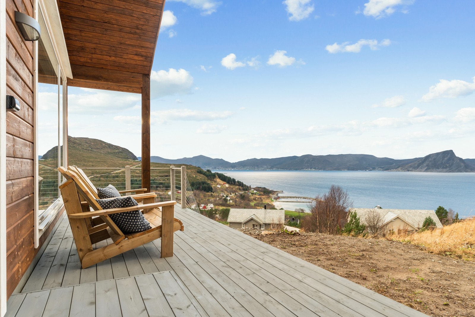 Her kan ein nyte den flotte utsikta og kjenne roen senke seg Galleribilde