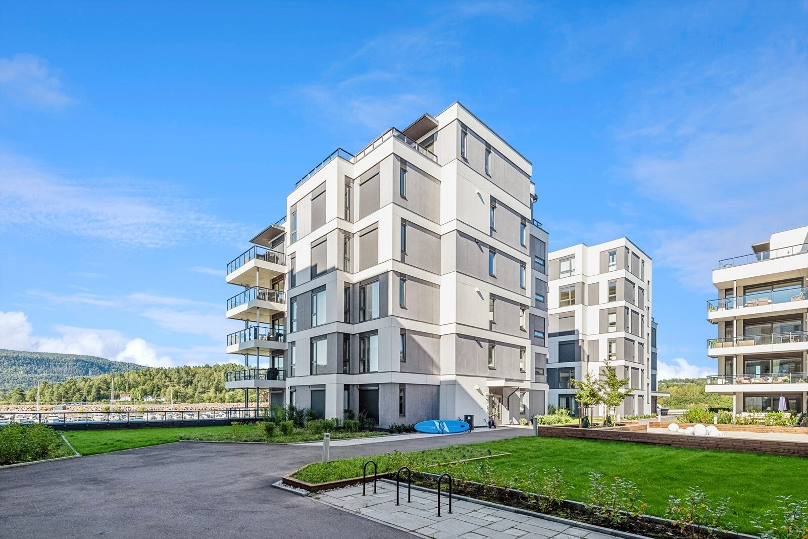 Nordre Jarlsberg er et flott område med brygge, strand, lekeplass og det er kort vei til attraktive natur- og friluftslivsområder. Galleribilde