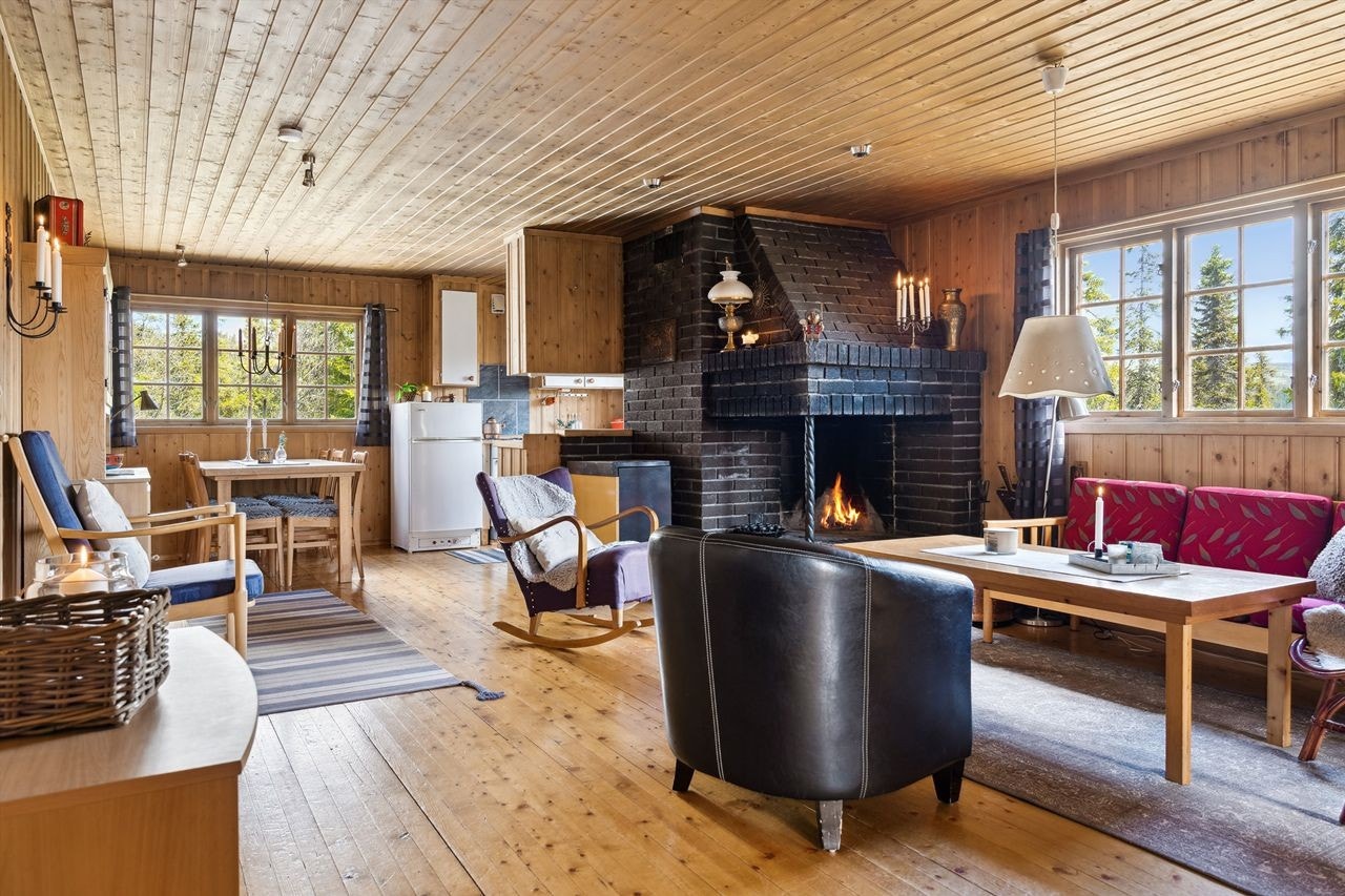 Alle overflater i tre gir den gode hyttestemningen Galleribilde