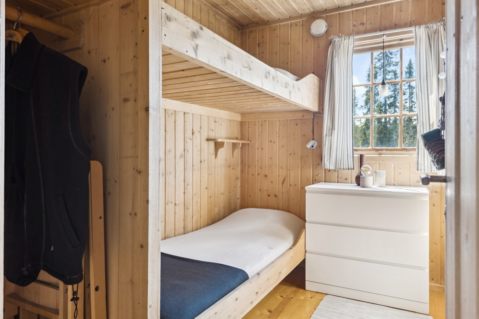 Soverom 3 med 2 sengeplasser og nisje for klær og sko Galleribilde