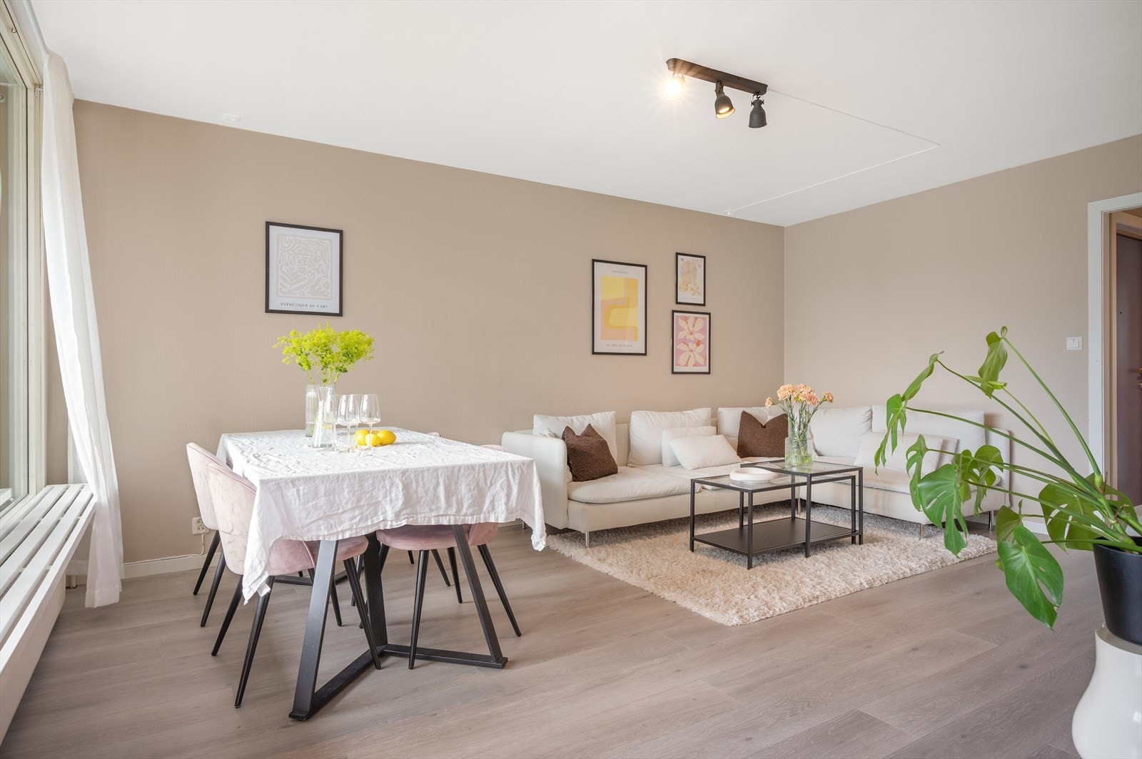 Rommet har en fin planløsning som gjør den enkel å innrede. Galleribilde