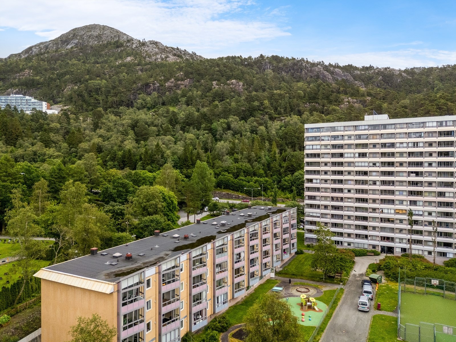 Leiligheten har en svært sentral beliggenhet med Vestkanten Storsenter som nærmeste nabo! Galleribilde