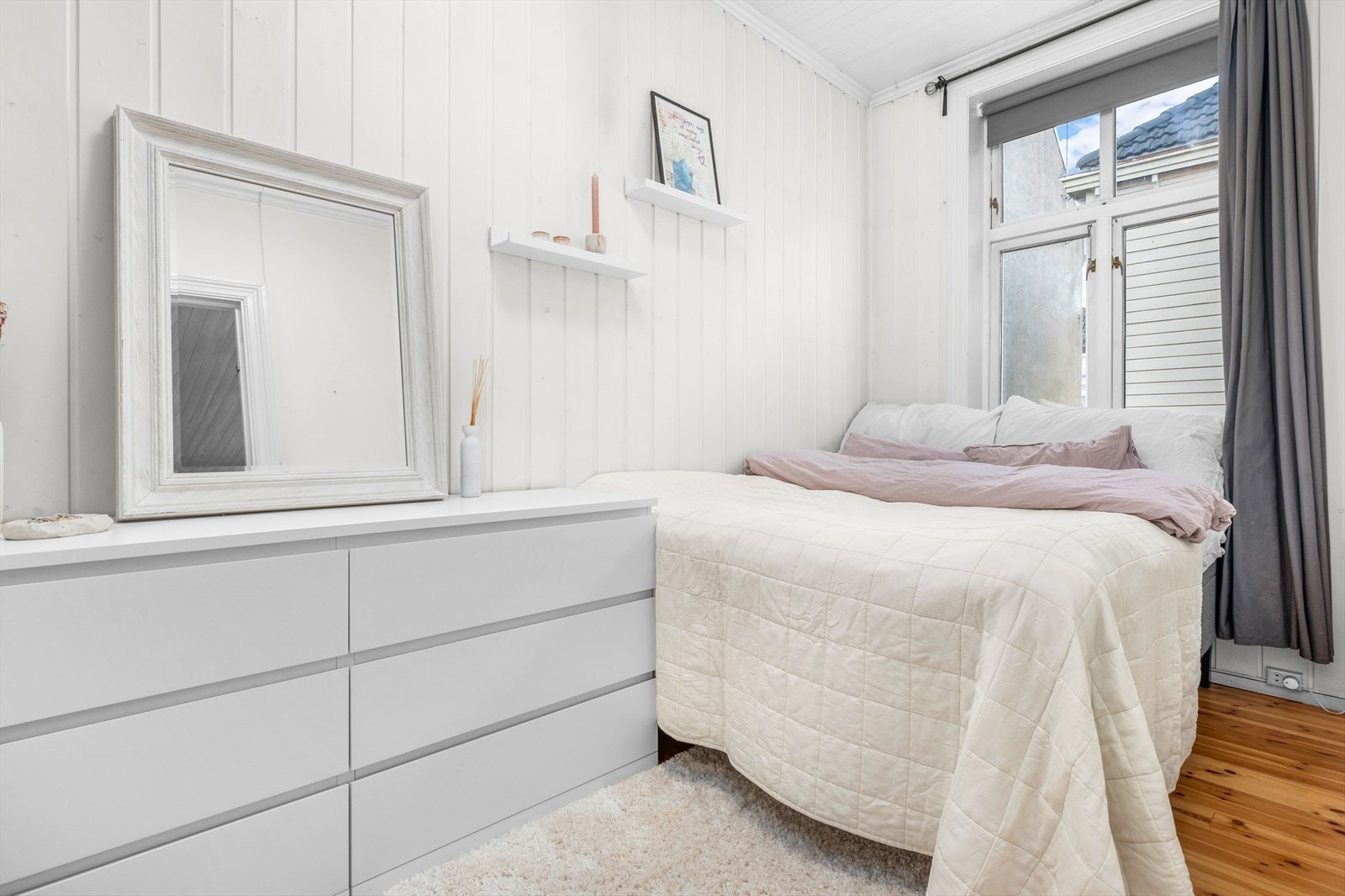 Det andre soverommet er på 8m² og ligger i tilknytning til stue. Galleribilde