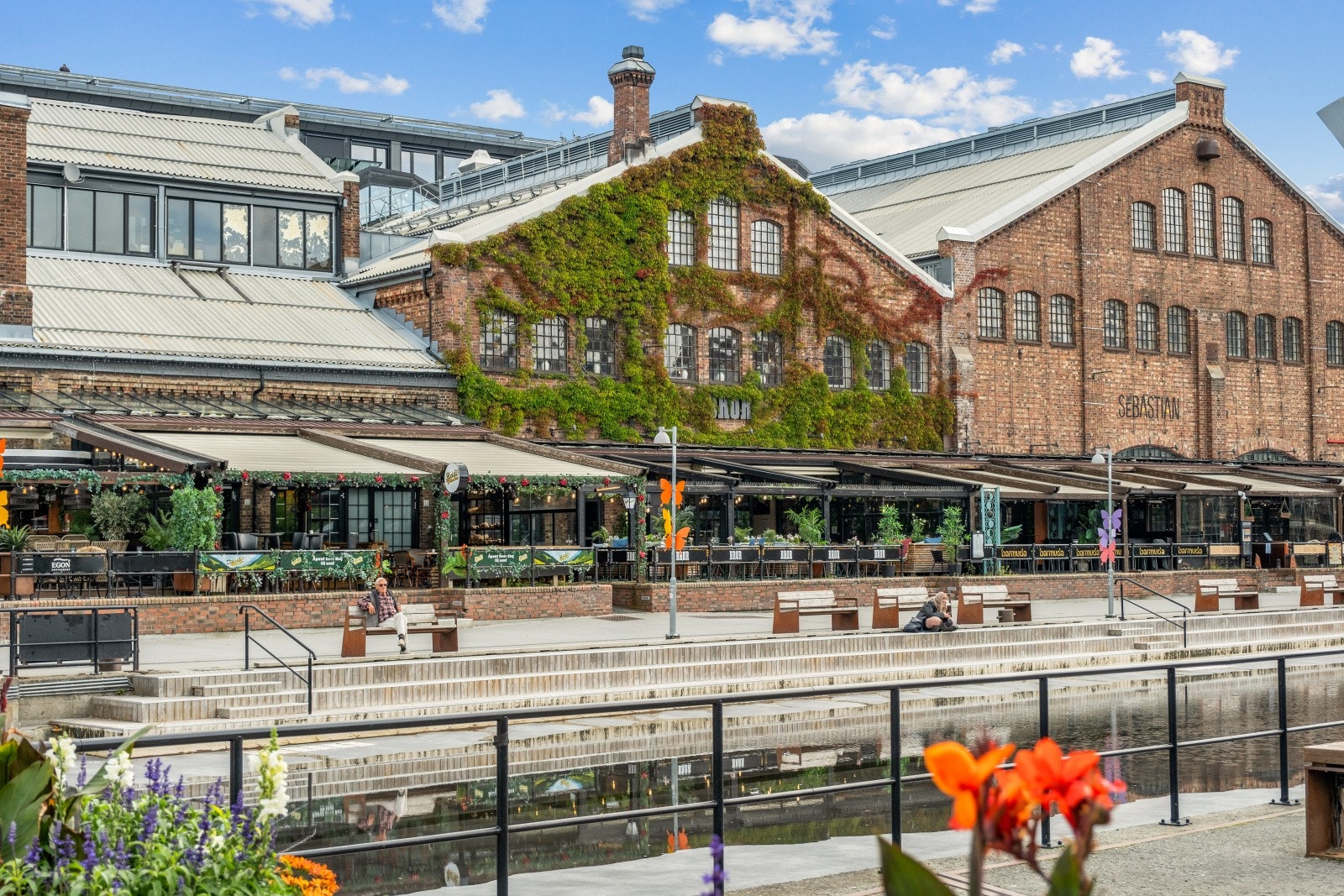 Det er kort vei inn til Solsiden med sitt brede tilbud på shopping, spisesteder, og uteliv. Galleribilde