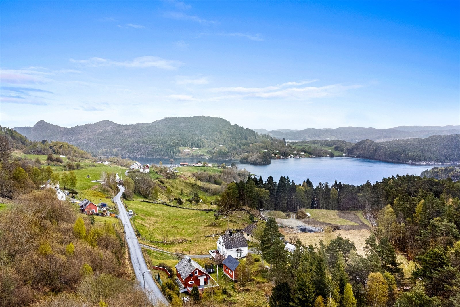 Hytten ligger den fint til i et tilbaketrukket område uten særlig bebyggelse. Galleribilde