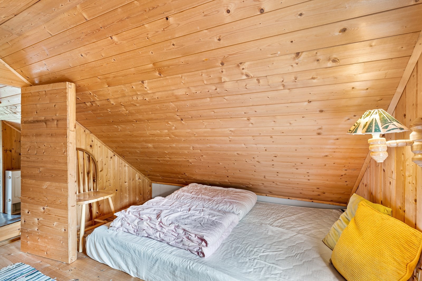 Dette er et flott sted for som lekeareal for barna eller lagringsplass. Galleribilde