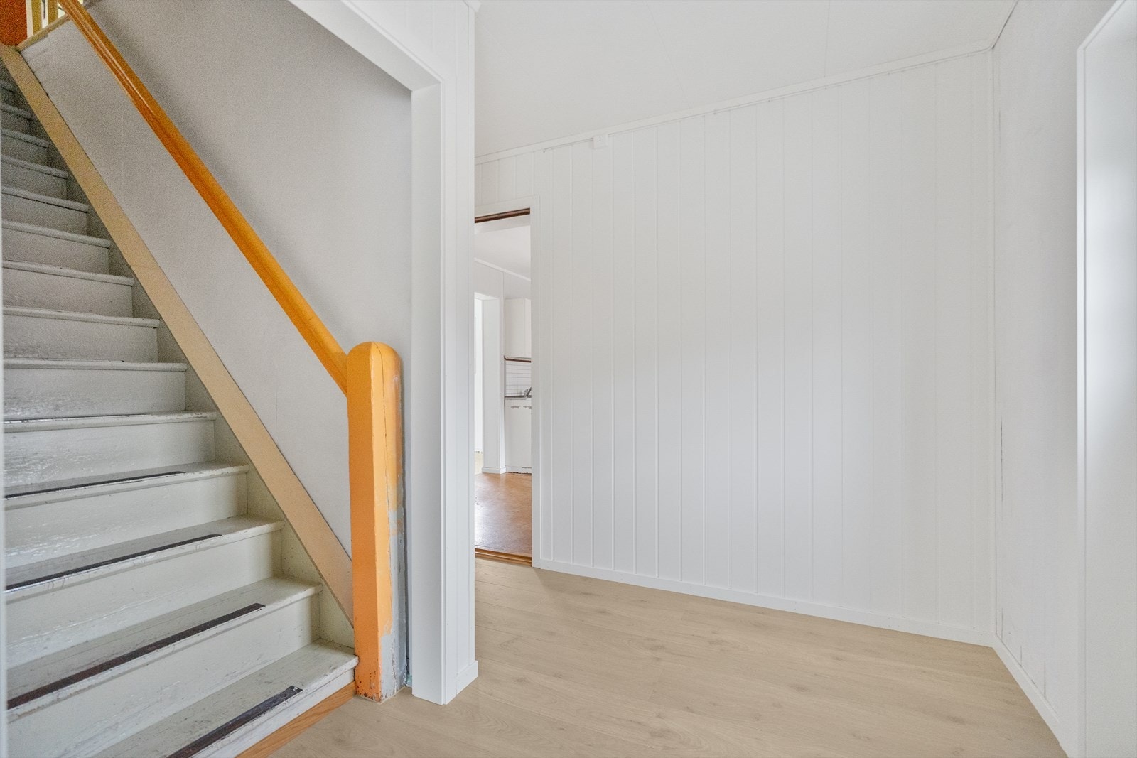 Gang og trappeoppgang til 2.etasje Galleribilde