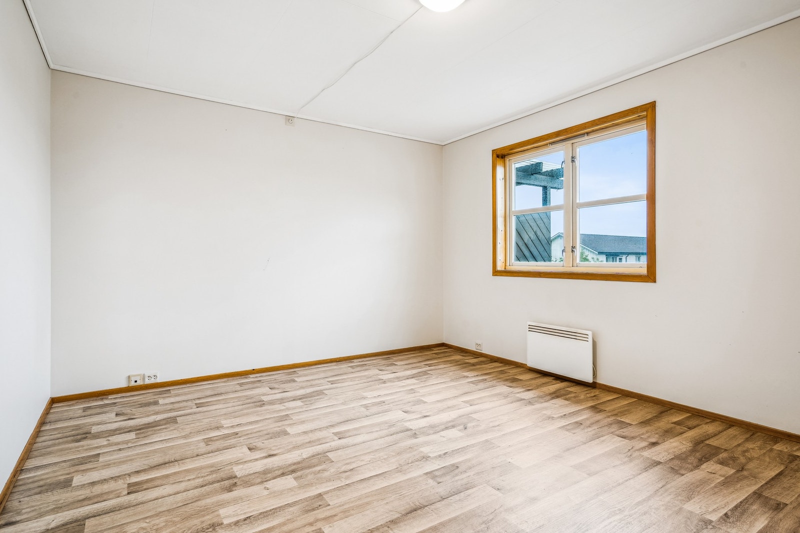 Til oppvarming er det panelovner. Galleribilde