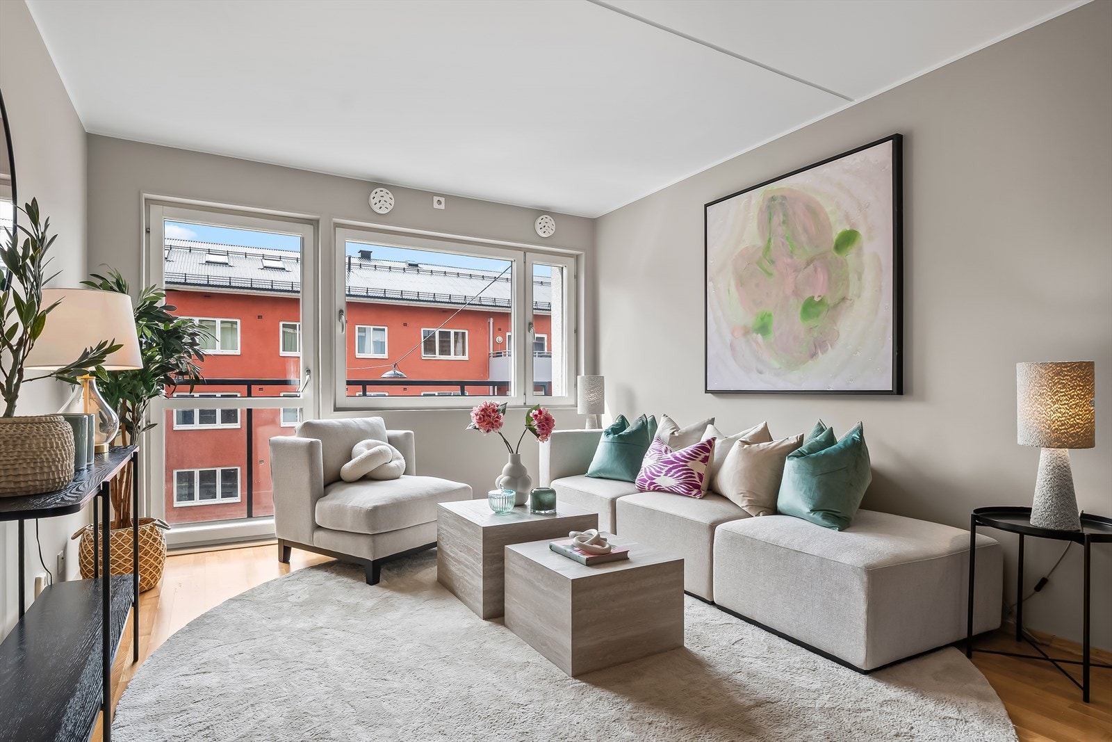 - Velkommen til Vøyensvingen 7 - dette er en lys og innbydende 3-roms selveierleilighet over to plan, beliggende i 4. og 5. etasje med attraktiv beliggenhet like ved populære Alexander Kiellands plass - Galleribilde