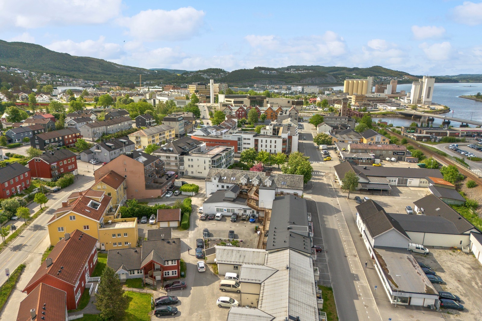 Gangavstand til Amfi kjøpesenter, kulturhus, sentrum, dagligvare, restauranter, m.m. Galleribilde