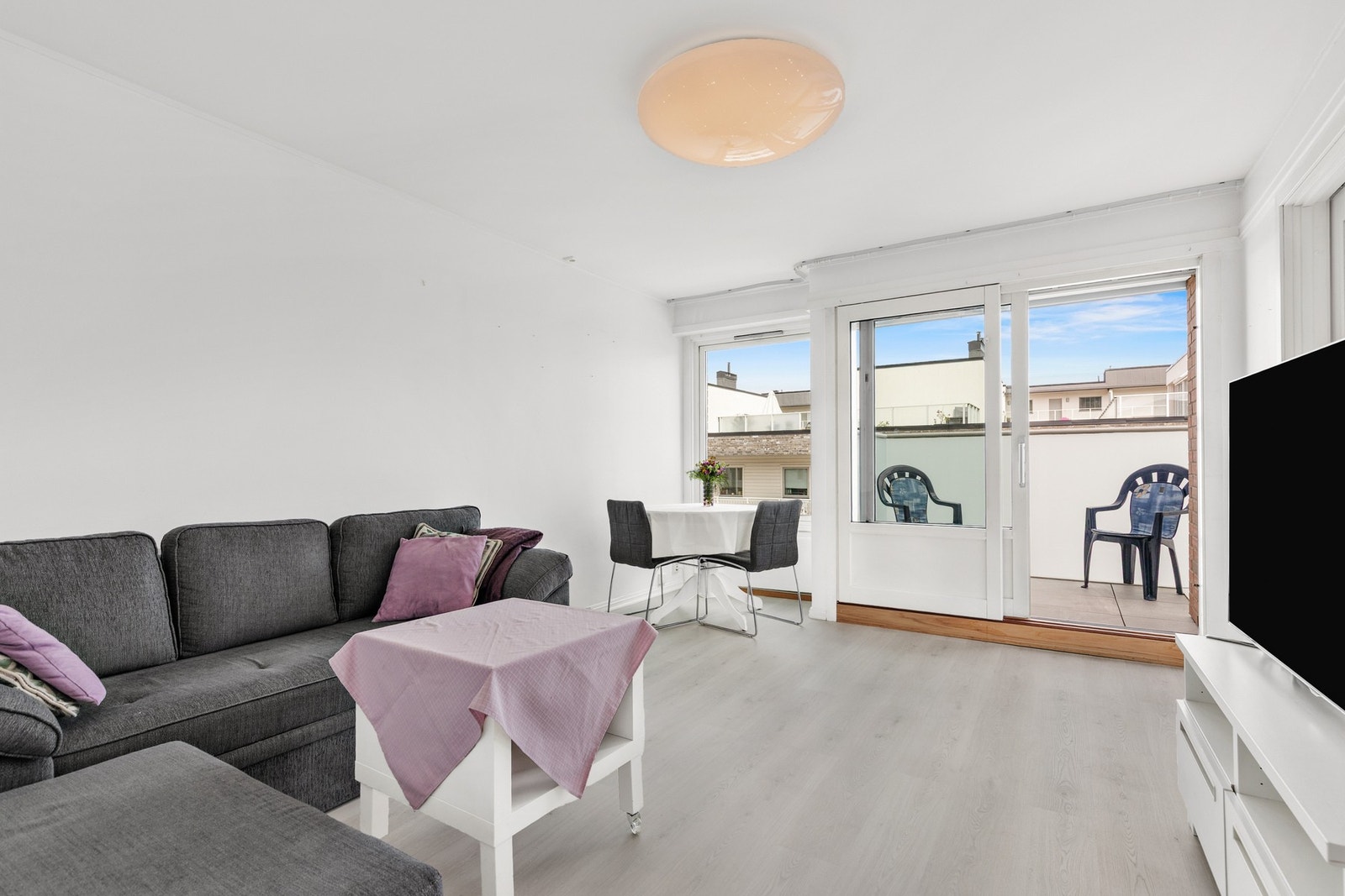 Ida Schjølberg v/ EIE eiendomsmegling ønsker velkommen! Galleribilde