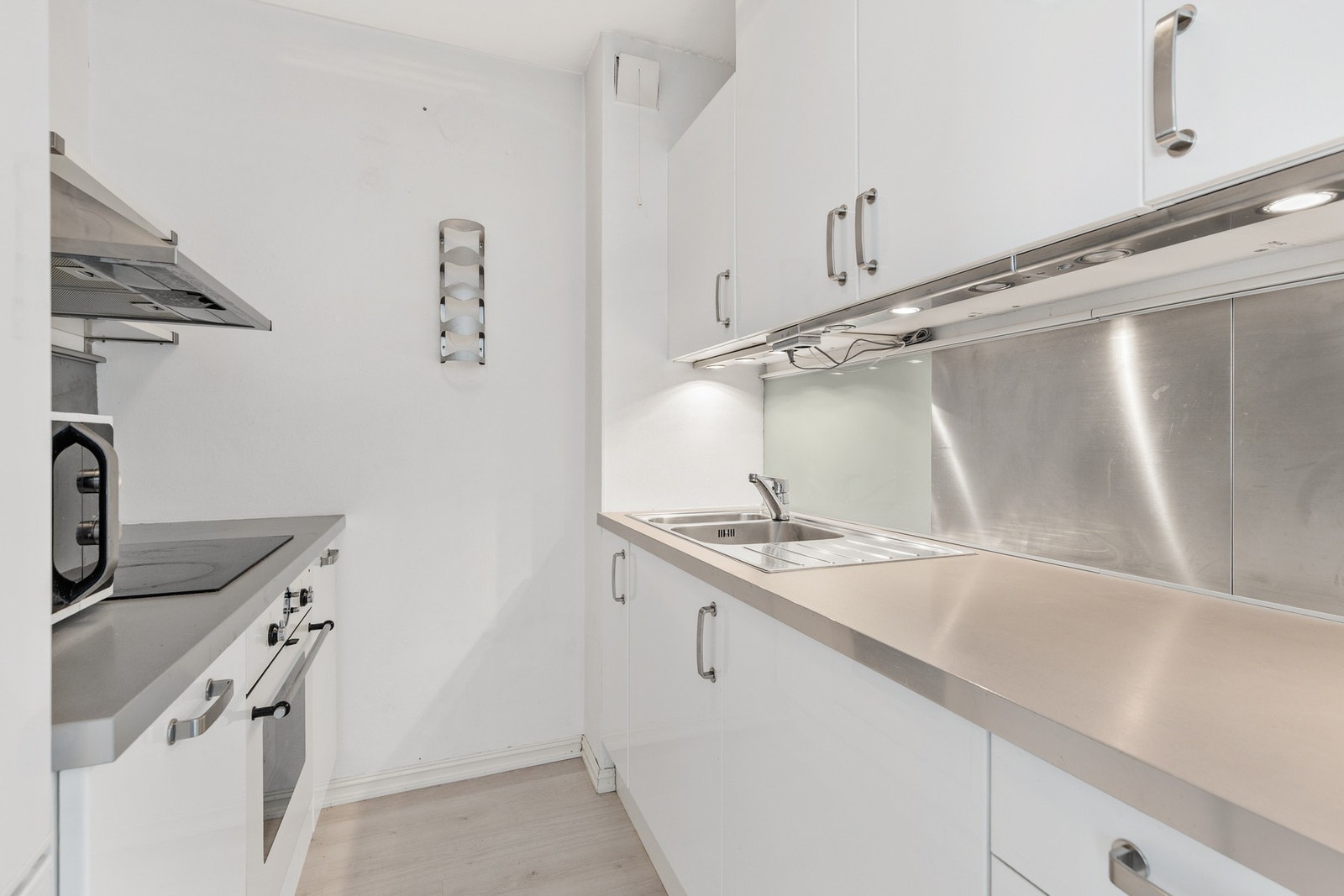 Dette er en lys 2-roms toppleilighet i 4. etasje med heisadkomst, garasjeplass og balkong Galleribilde