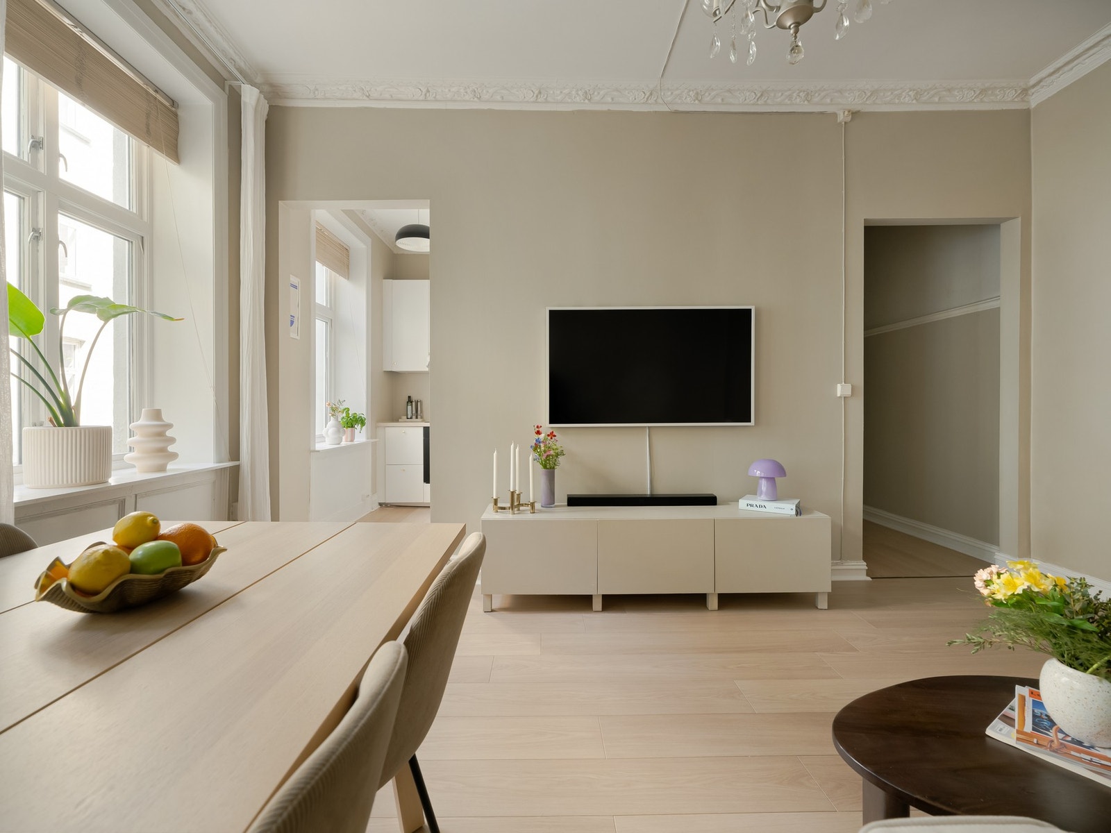 TV-en har sin naturlige plassering, og det er ellers verdt å nevne at internett er inkludert i månedlige felleskostnader. Galleribilde