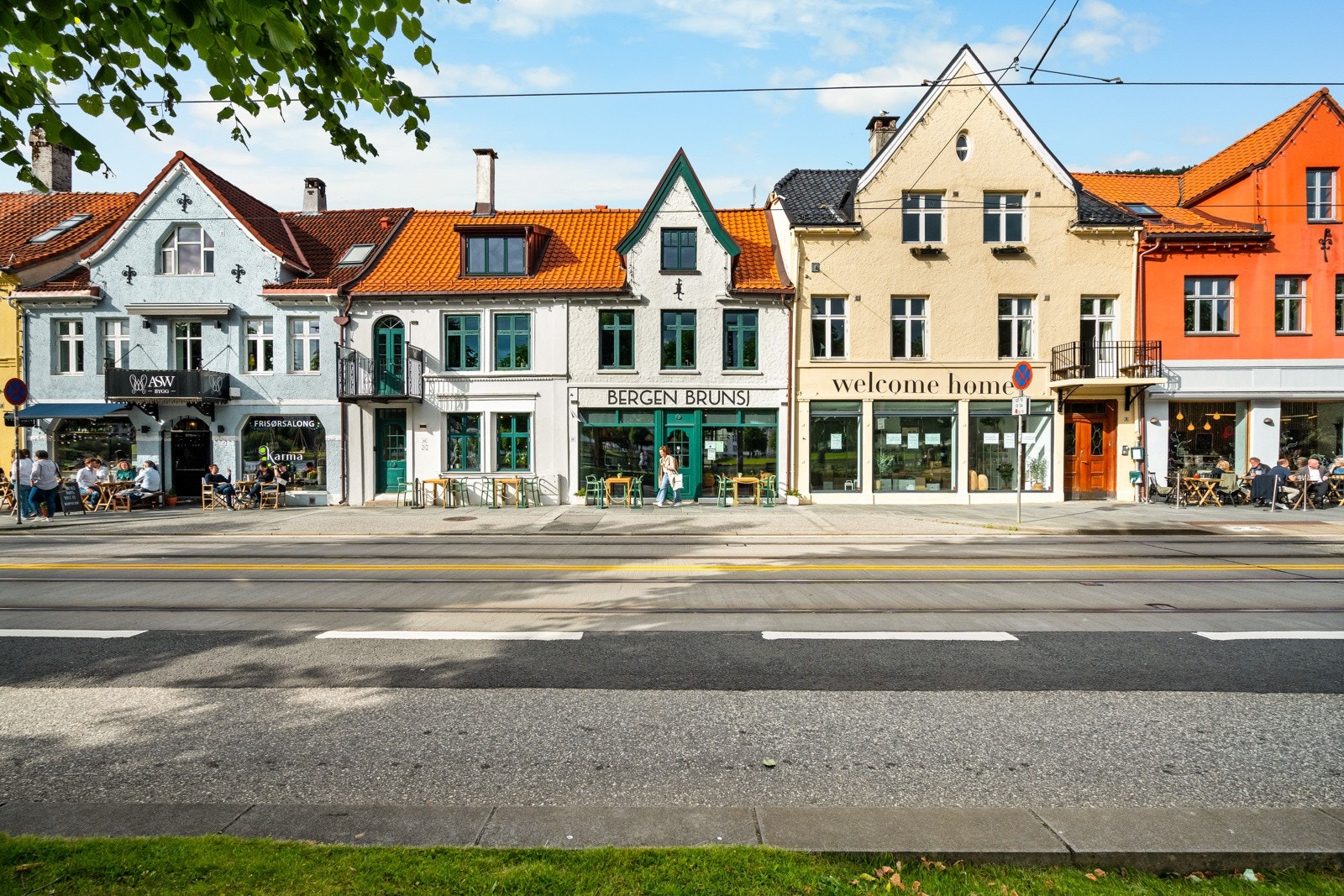 En rekke spisesteder er 50 meter fra boligen Galleribilde