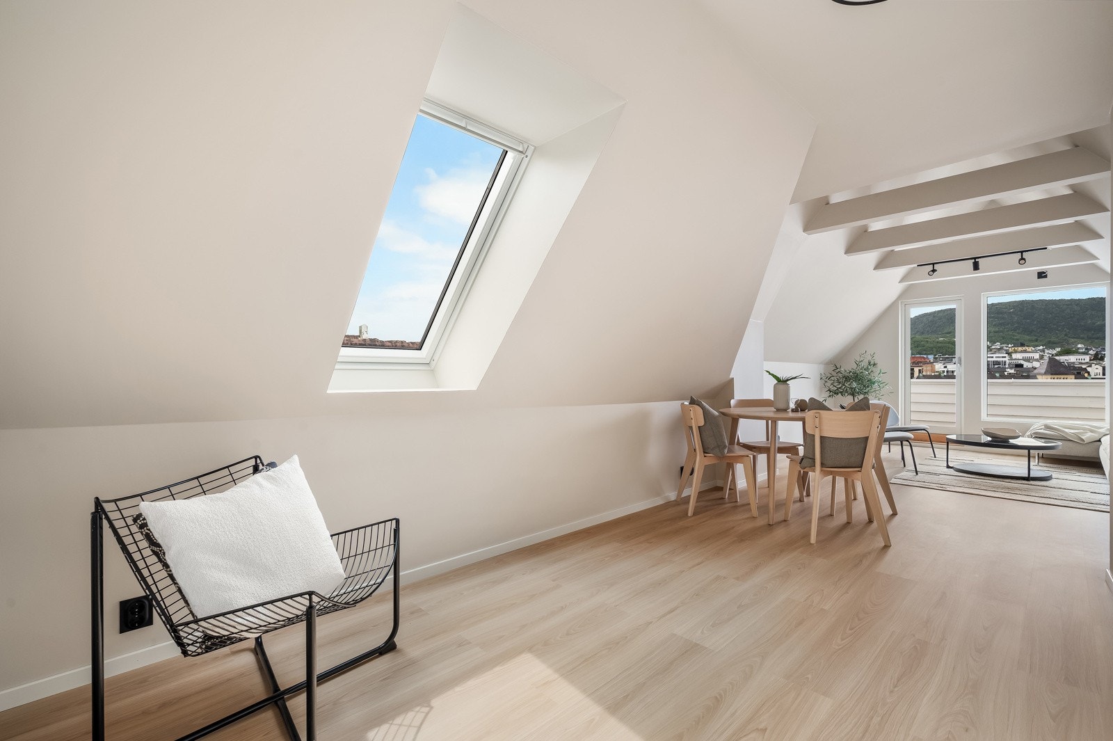 Fra soverommet er det utgang til stuen Galleribilde