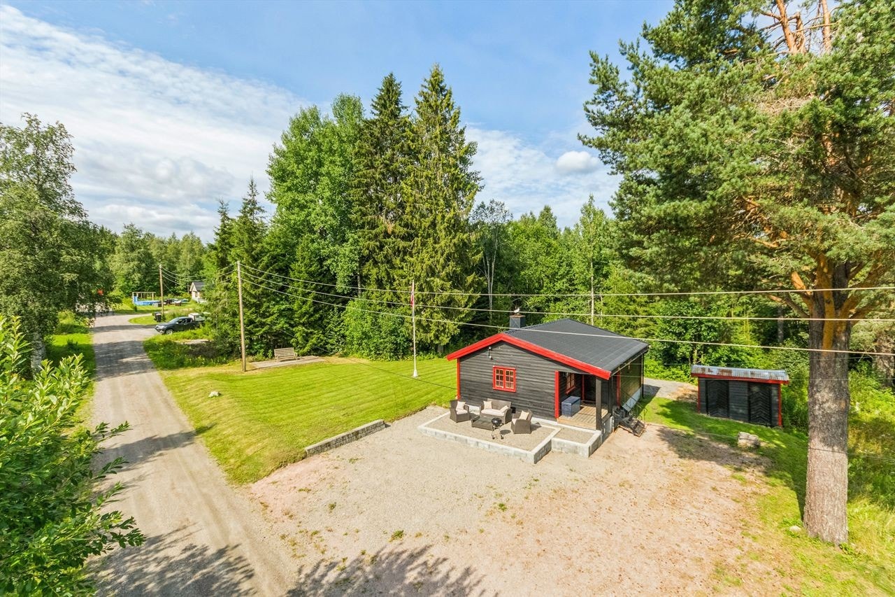 Liten fritidsbolig med fin beliggenhet på Rena Galleribilde