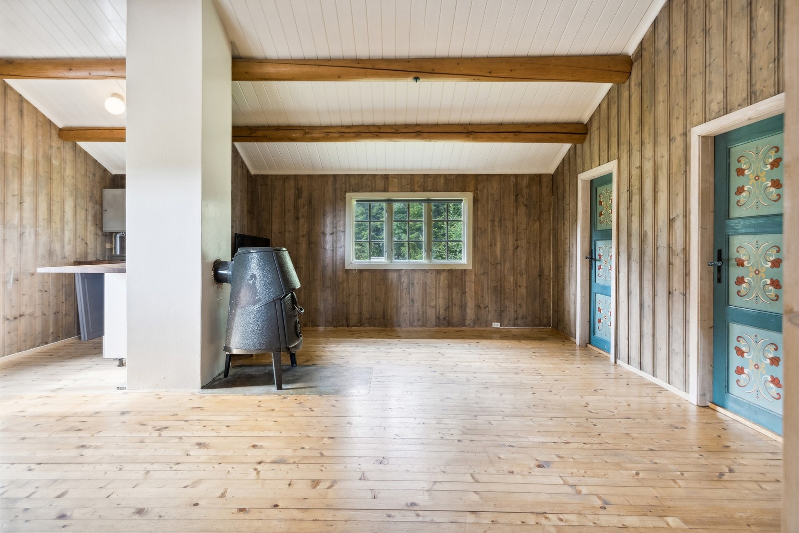 Stue og kjøkken i åpen løsning Galleribilde