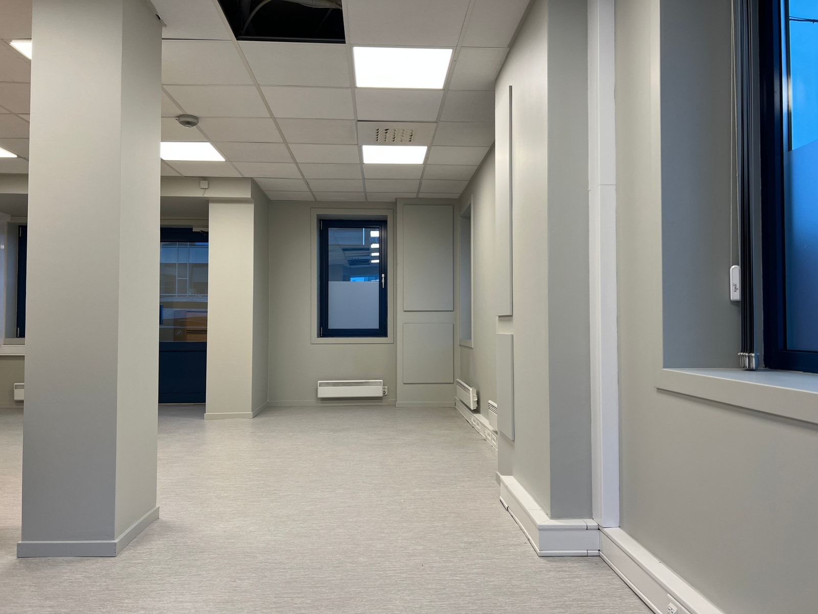 Deler av landskapet. Gode vindusflater ut mot Solheimsviken. Galleribilde