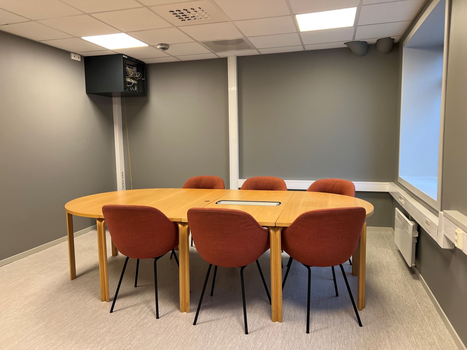 Møterom/spiserom med kjøkkenkrok Galleribilde