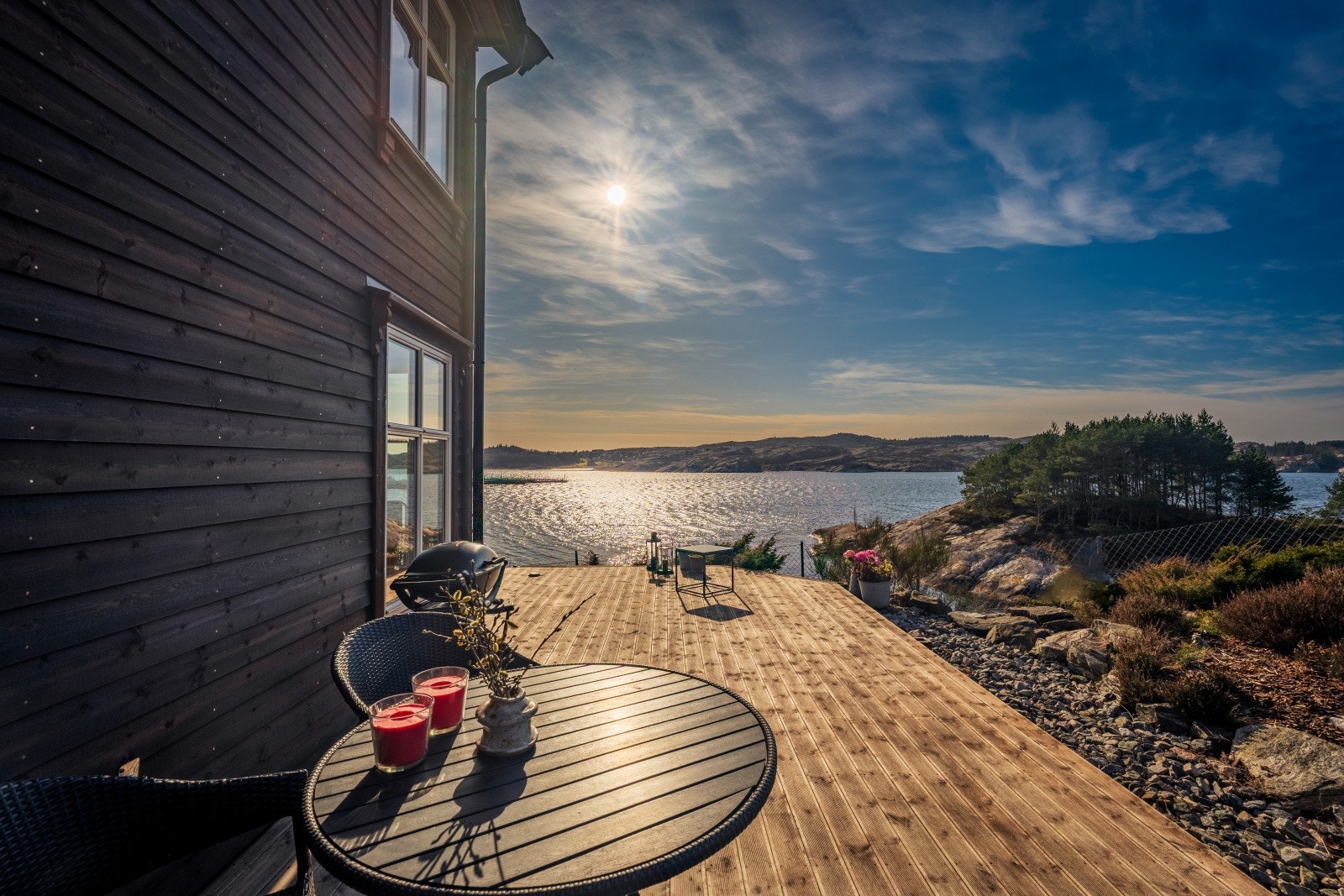 Terrassen er bygget i MøreRoyal og gir deg et privat uterom hvor du kan nyte utsikten og solen fra morgen til kveld. Galleribilde