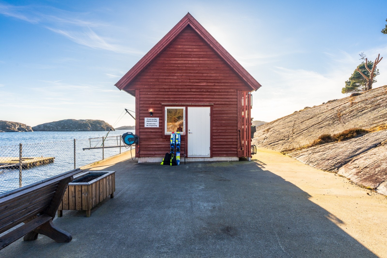I felles naust på kaien er det tilrettelagt for en liten bod for maritime redskaper. Galleribilde